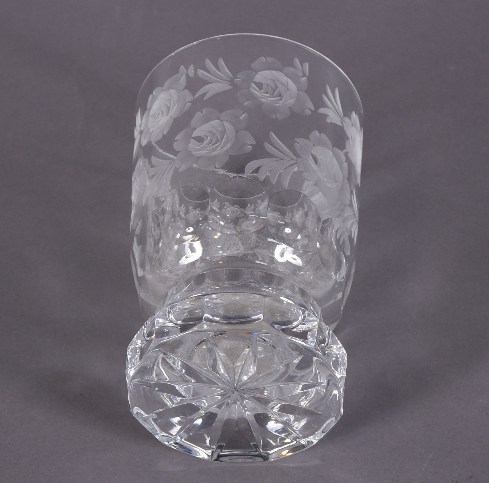 Duas peças de cristal lapidado, sendo uma petisqueira com base... - foto 4 de 4
