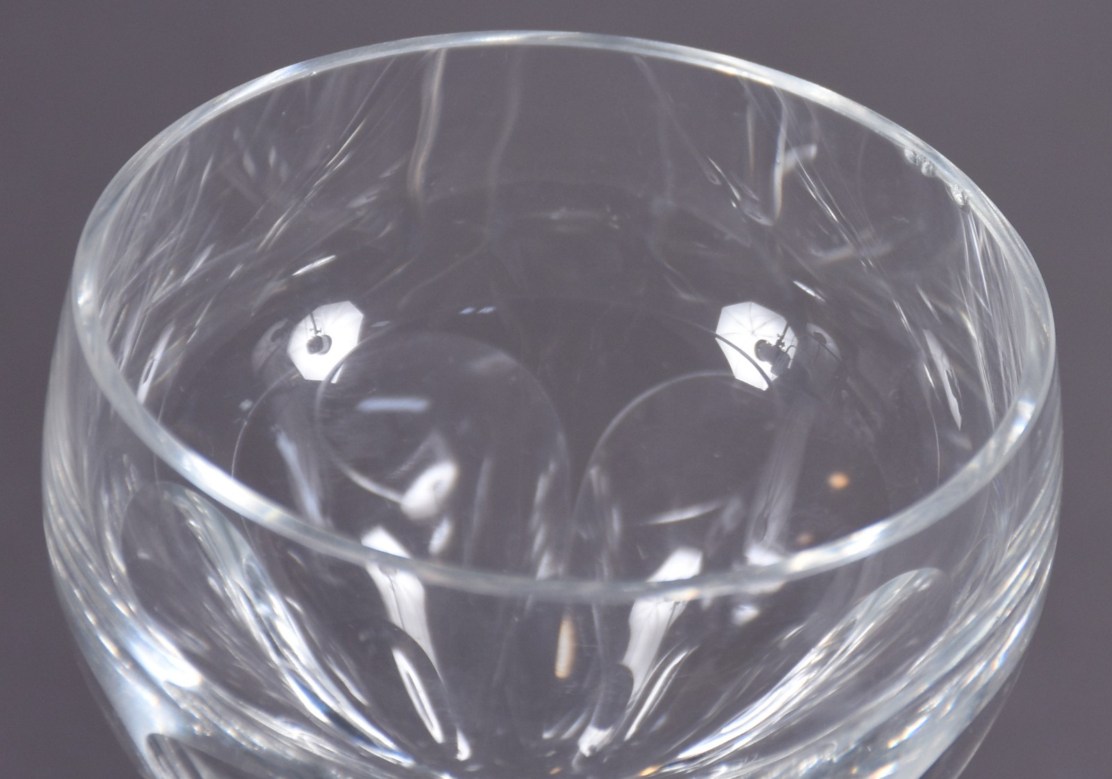 Diversas peças de cristal, sendo: 5 taças para vinho (modelos... - foto 6 de 6