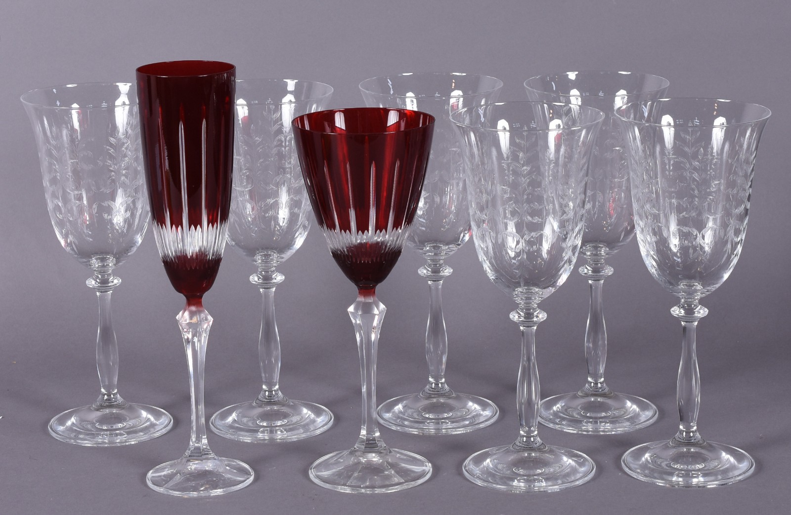 Seis taças para vinho de cristal da Bohemia e dois em cristal doublé... - foto 1 de 2
