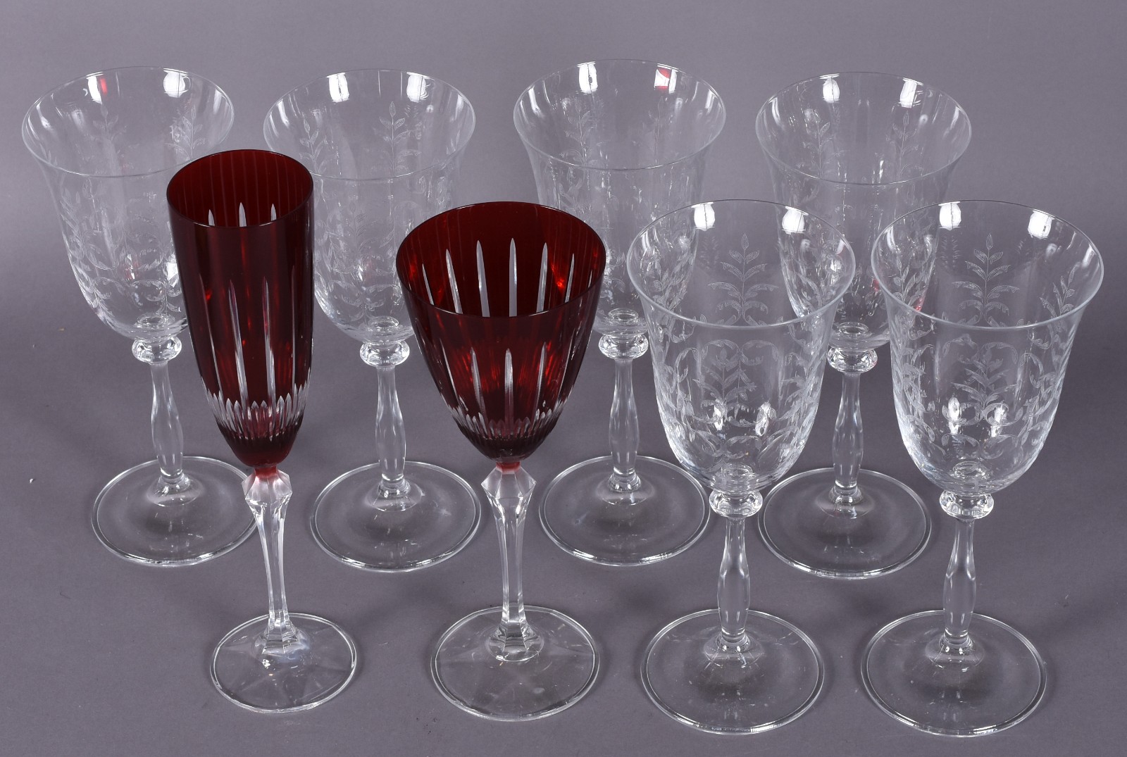 Seis taças para vinho de cristal da Bohemia e dois em cristal doublé... - foto 2 de 2