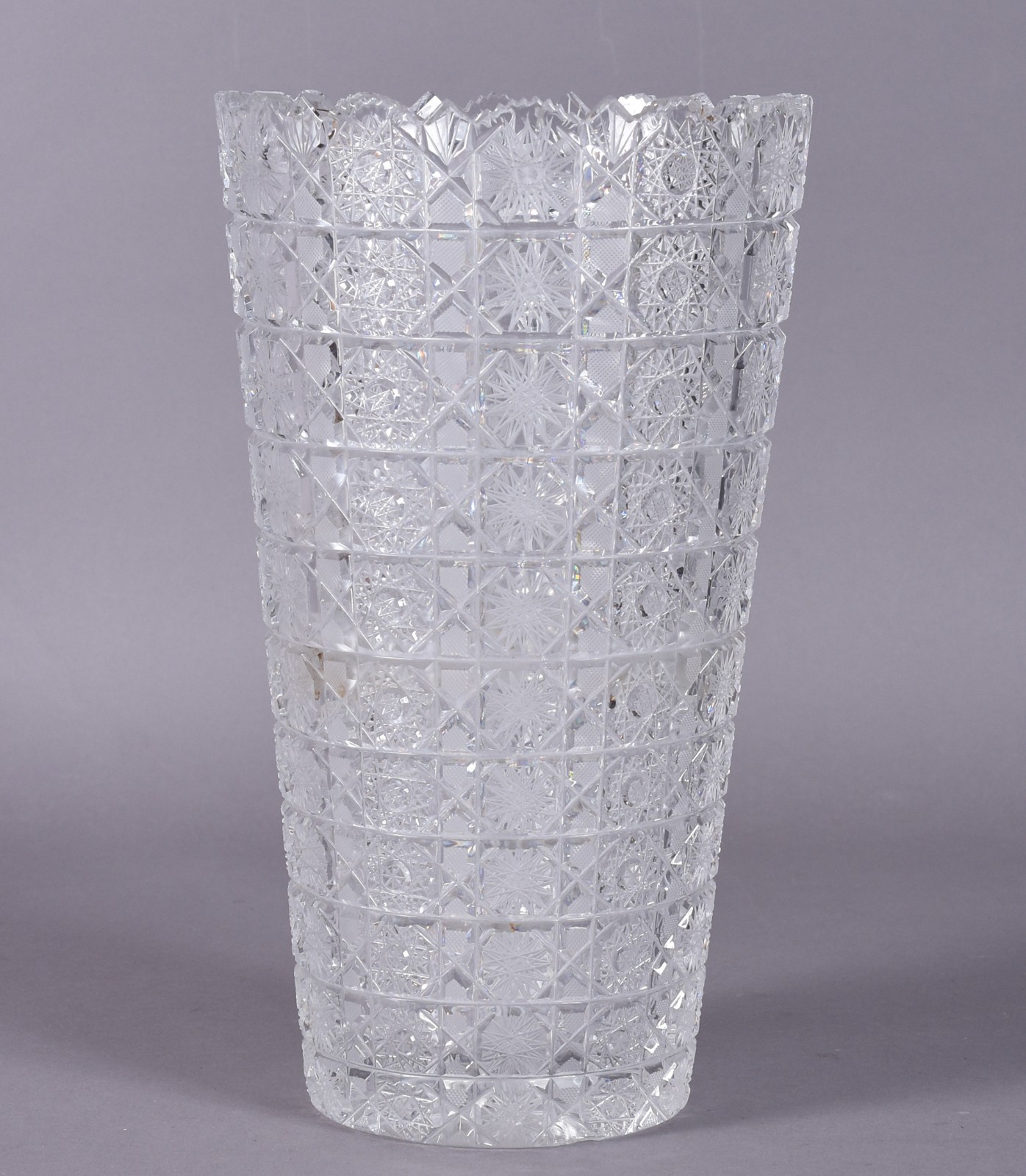 Vaso de cristal tcheco lapidado, borda recortada. - foto 1 de 4