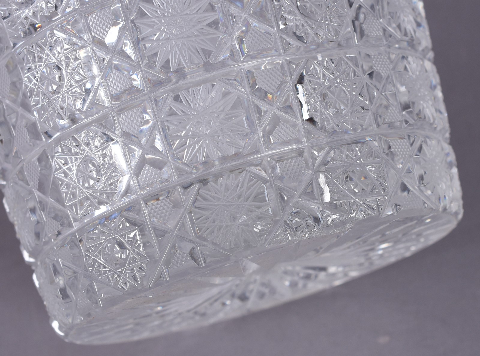 Vaso de cristal tcheco lapidado, borda recortada. - foto 4 de 4