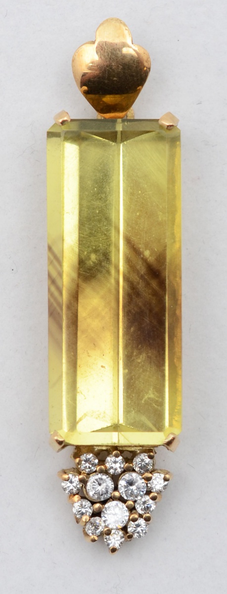 Pendente em ouro amarelo 18 k com citrino. Peso total 14,9 g - Altura...