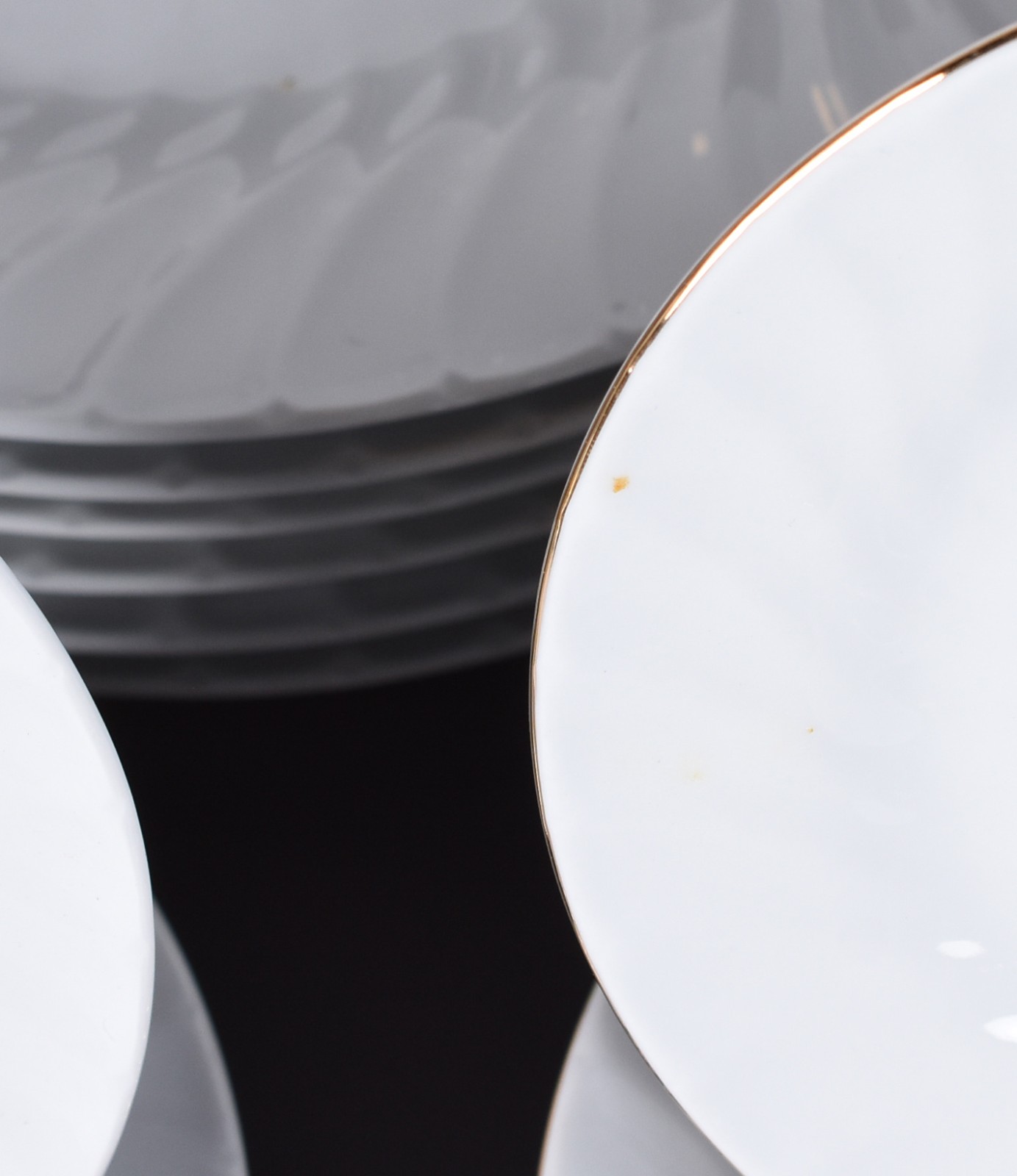 Serviço de jantar de porcelana GIBSON na cor branca composto de: 19... - foto 3 de 5