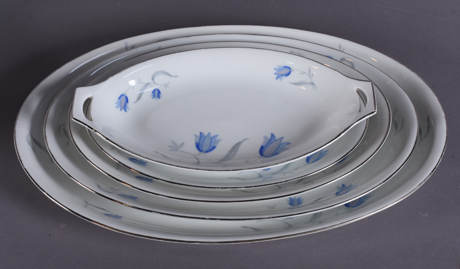 Serviço de jantar de porcelana alemã Rosenthal, decorado com... - foto 4 de 6