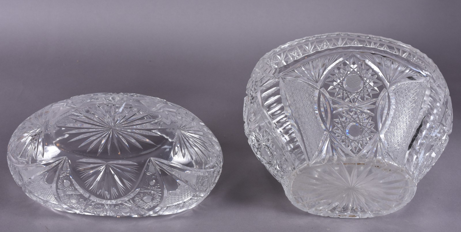 Duas peças de cristal tcheco lapidado, sendo: cesta com alça e vaso... - foto 3 de 4