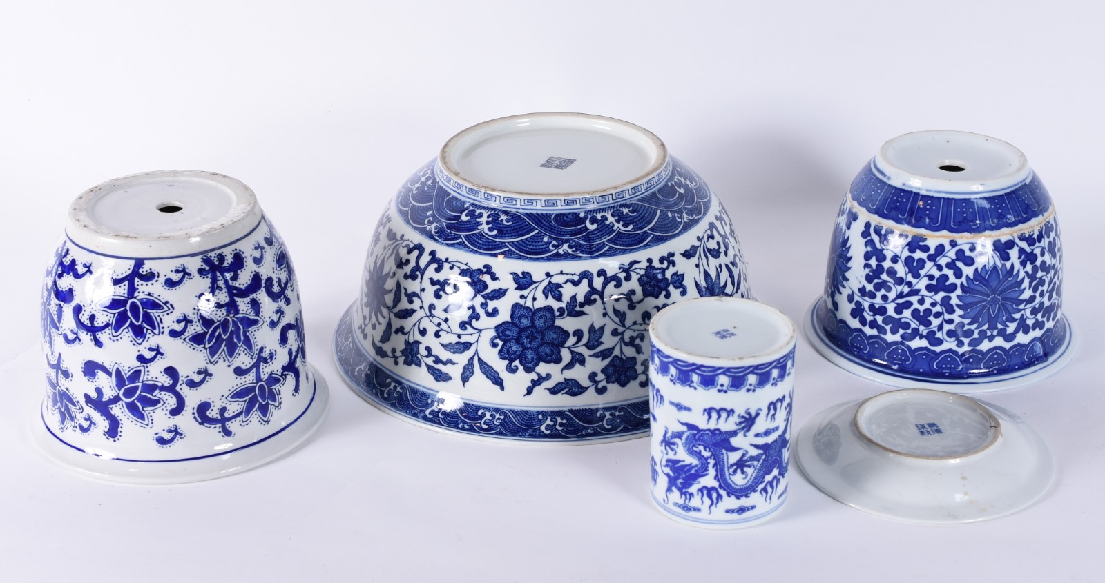 Quatro peças de porcelana oriental azul e branca, sendo: bowl... - foto 3 de 7