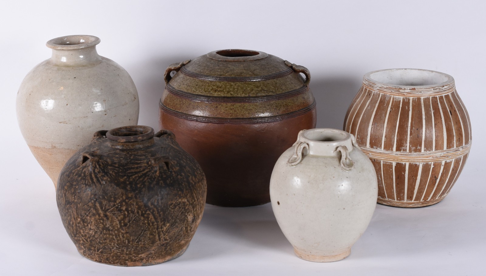 Cinco vasos diversos de cerâmica decorativa. - foto 1 de 4