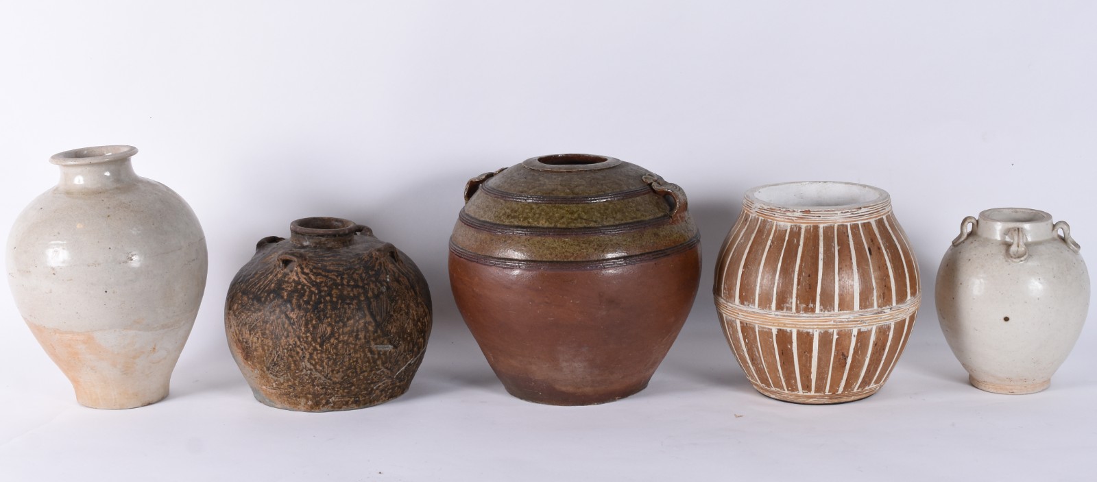 Cinco vasos diversos de cerâmica decorativa. - foto 2 de 4