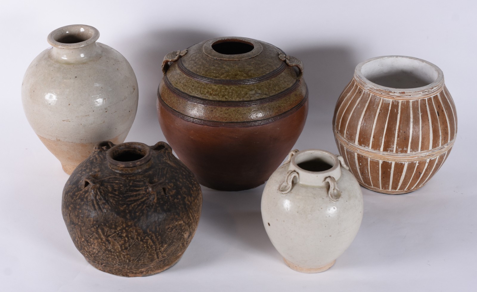 Cinco vasos diversos de cerâmica decorativa. - foto 3 de 4
