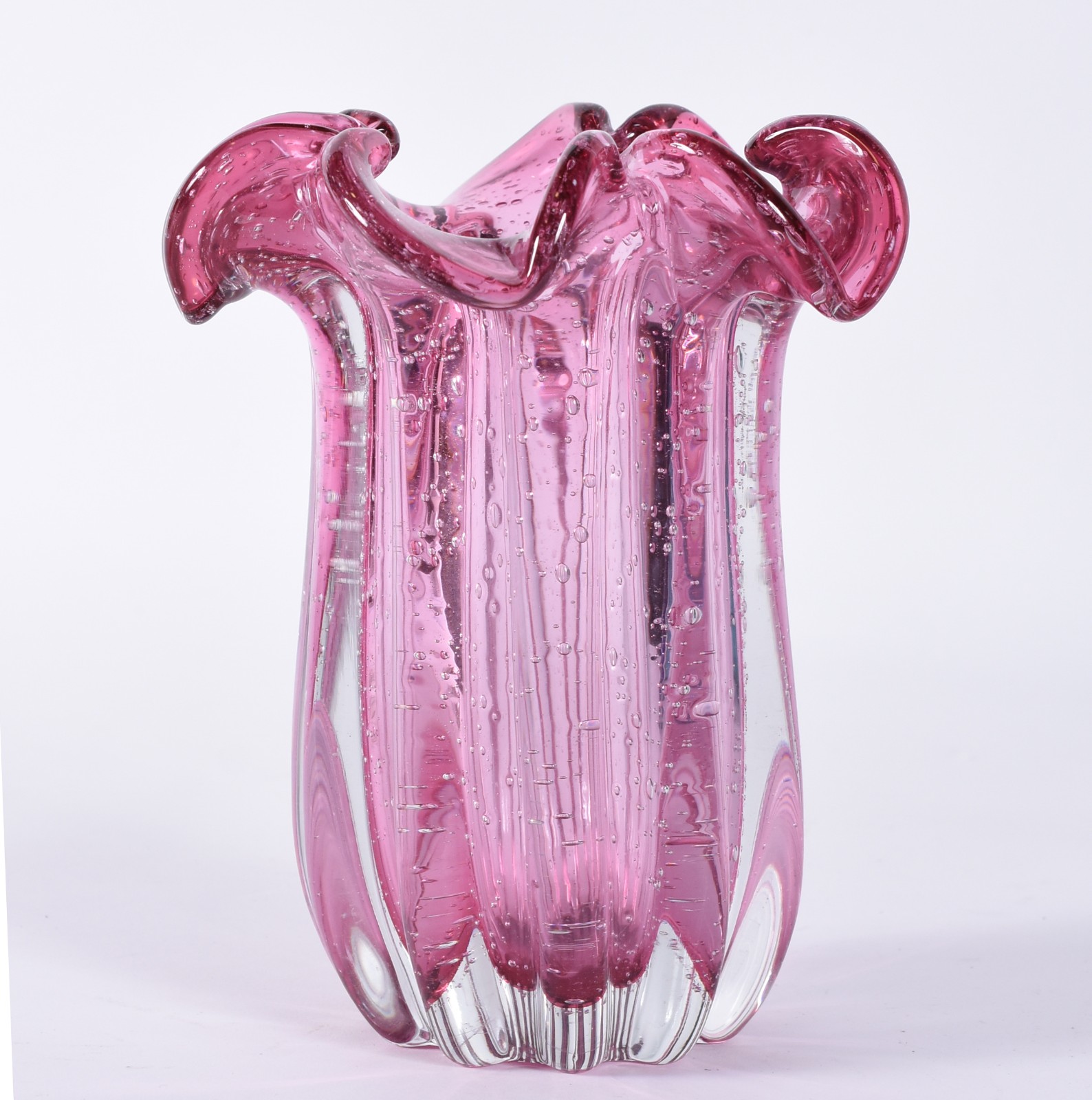 Vaso de vidro decorativo na cor rosa/lilás, borda feitio babado. - foto 1 de 4