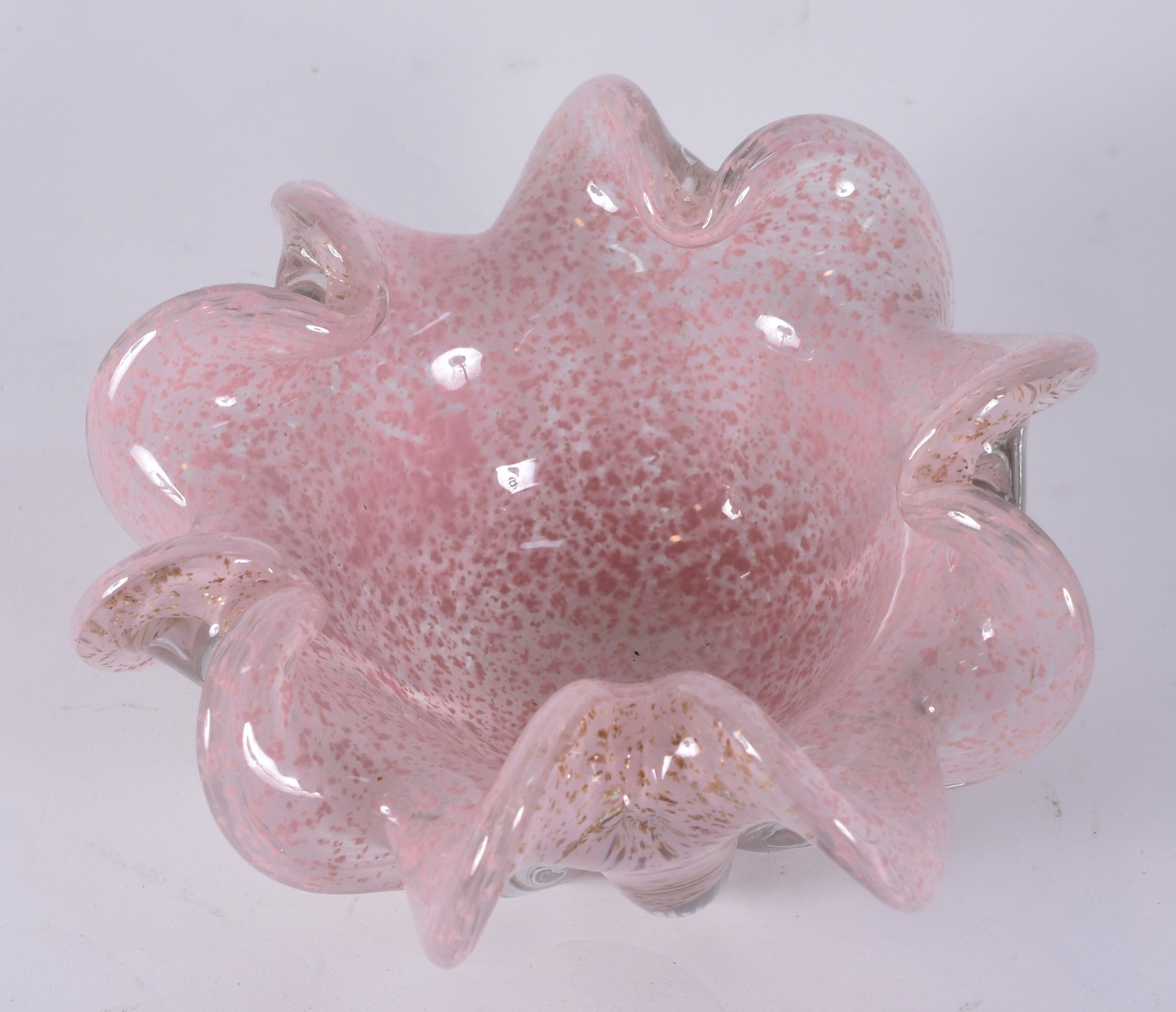 Bowl de vidro decorativo na cor rosa com pó de ouro, borda feitio... - foto 2 de 3