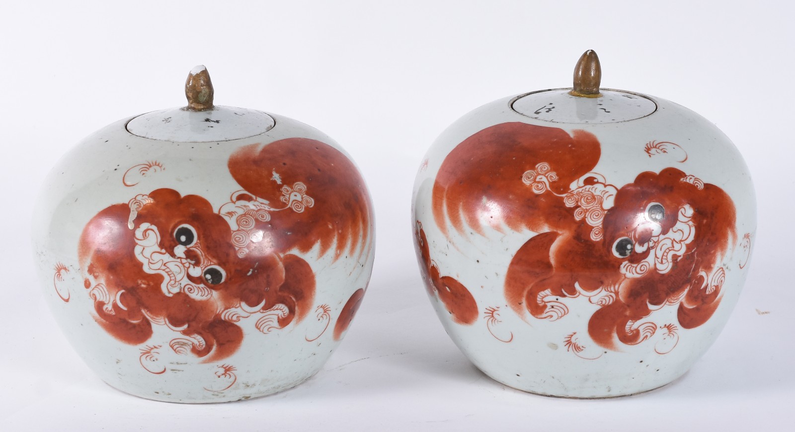 Par de potiches de porcelana chinesa, decorados com figuras de cães... - foto 1 de 9