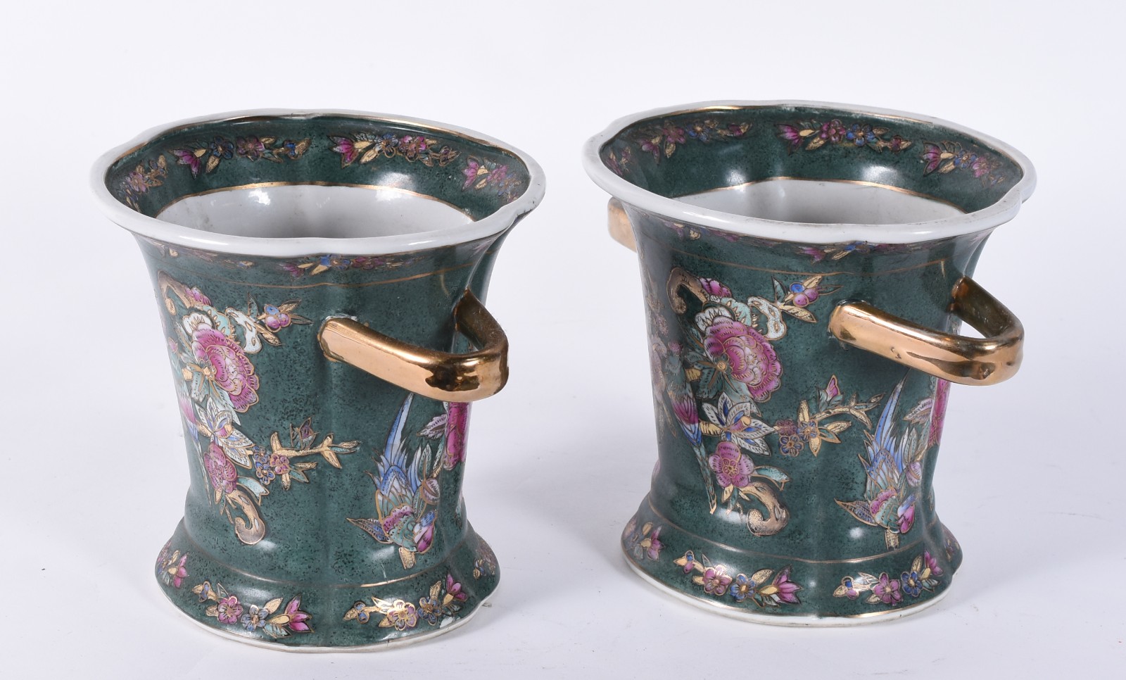 Par de cachepots de porcelana oriental com flores policromadas sobre... - foto 3 de 5