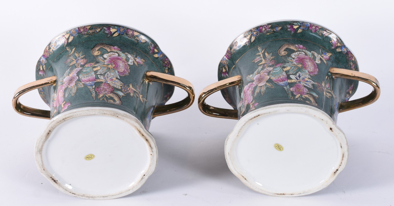 Par de cachepots de porcelana oriental com flores policromadas sobre... - foto 4 de 5