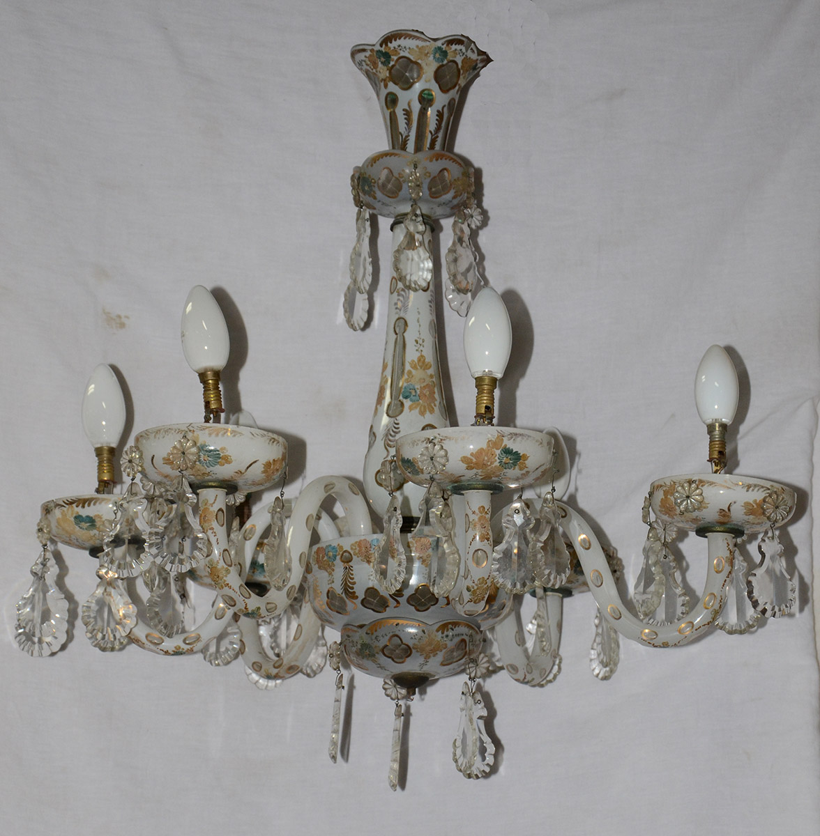 Lustre de overlay para 6 luzes, pingentes de cristal. Alt. 66 cm