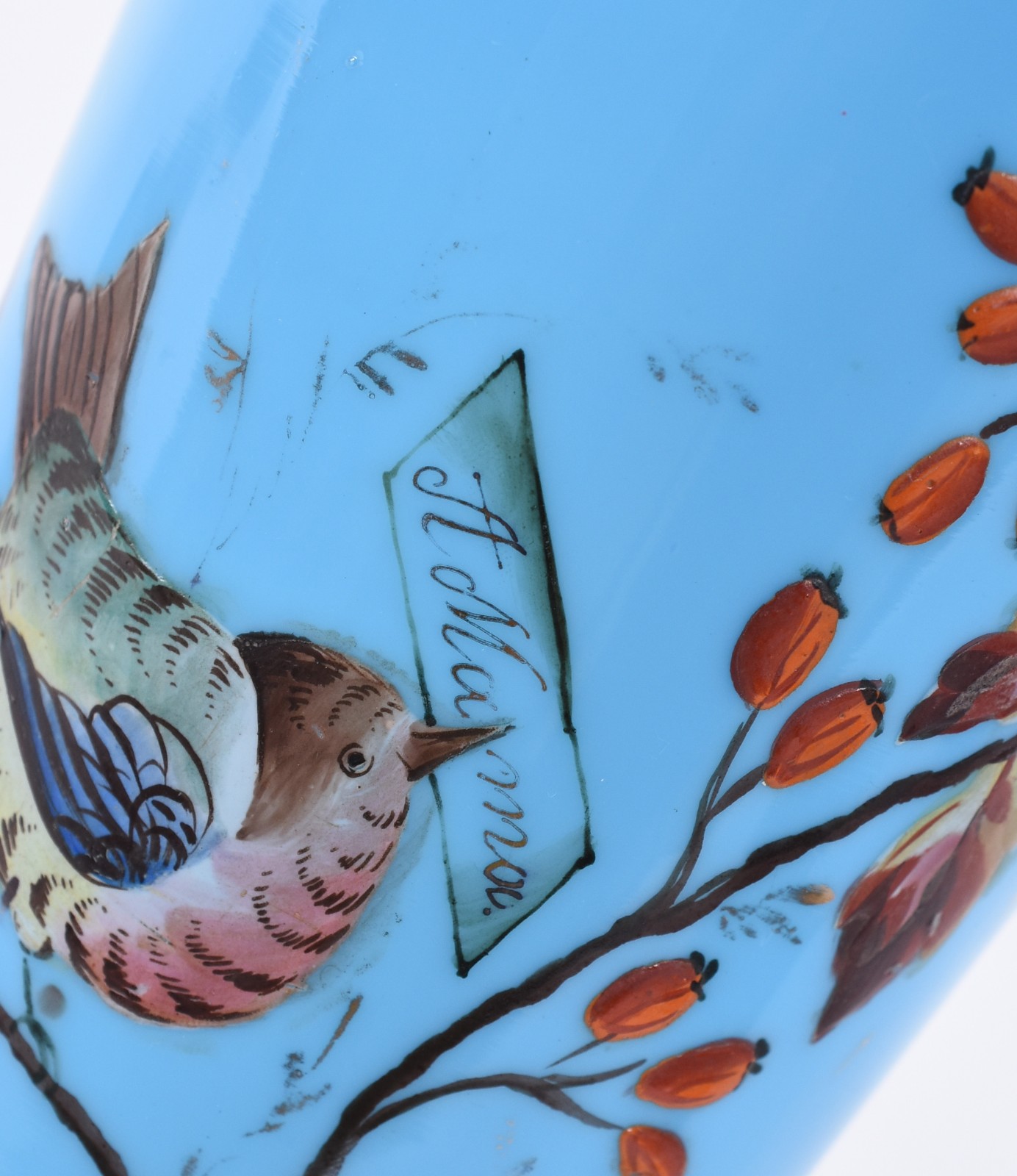 Vaso de opalina azul turquesa decorado com pássaro e flores em... - foto 2 de 4