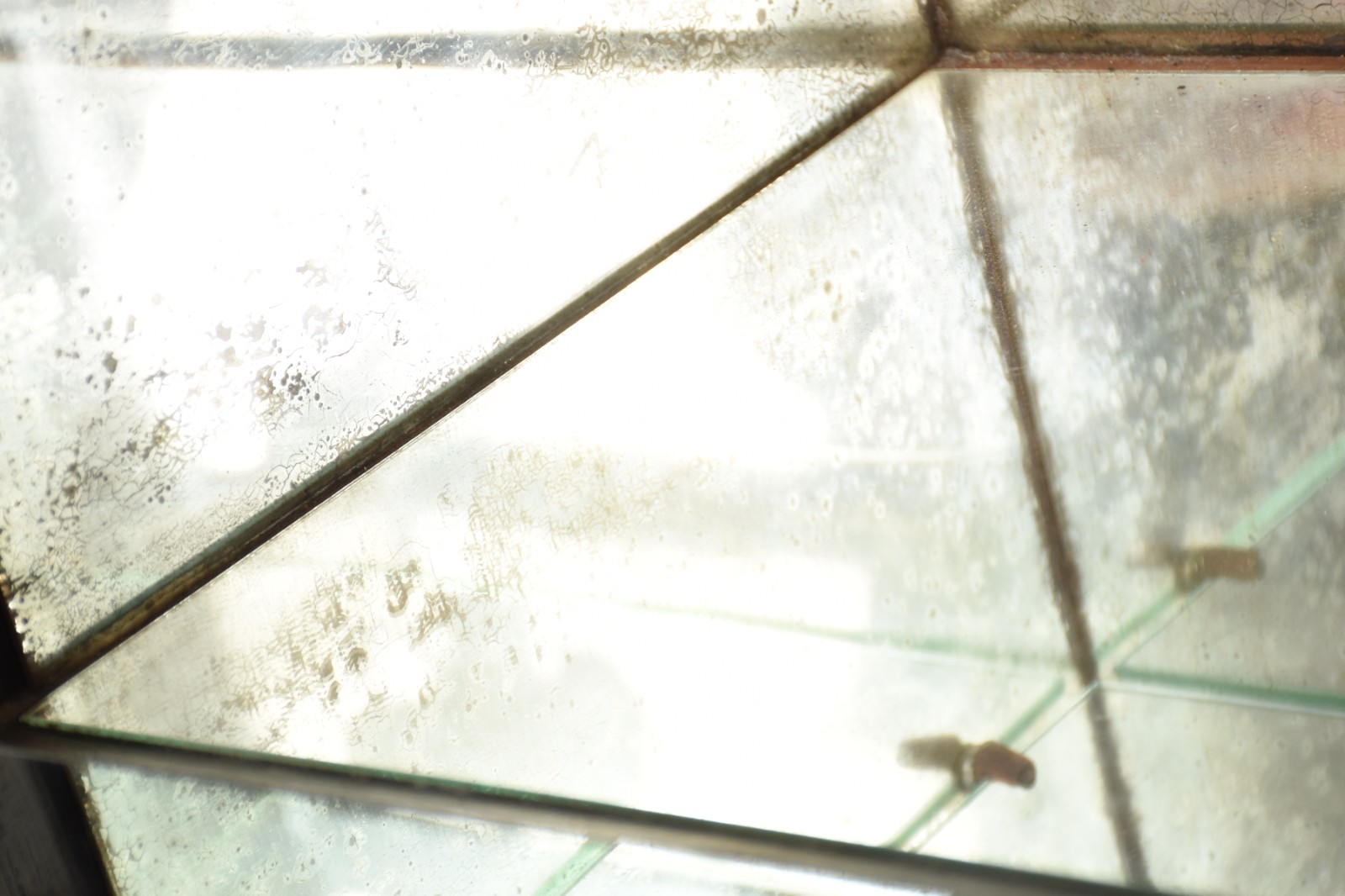 Móvel bar de madeira nobre, parte inferior com duas portas... - foto 4 de 8