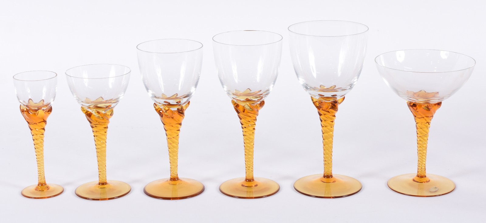 Serviço de taças de cristal tcheco composto de: 4 para champagne, 3... - foto 3 de 7