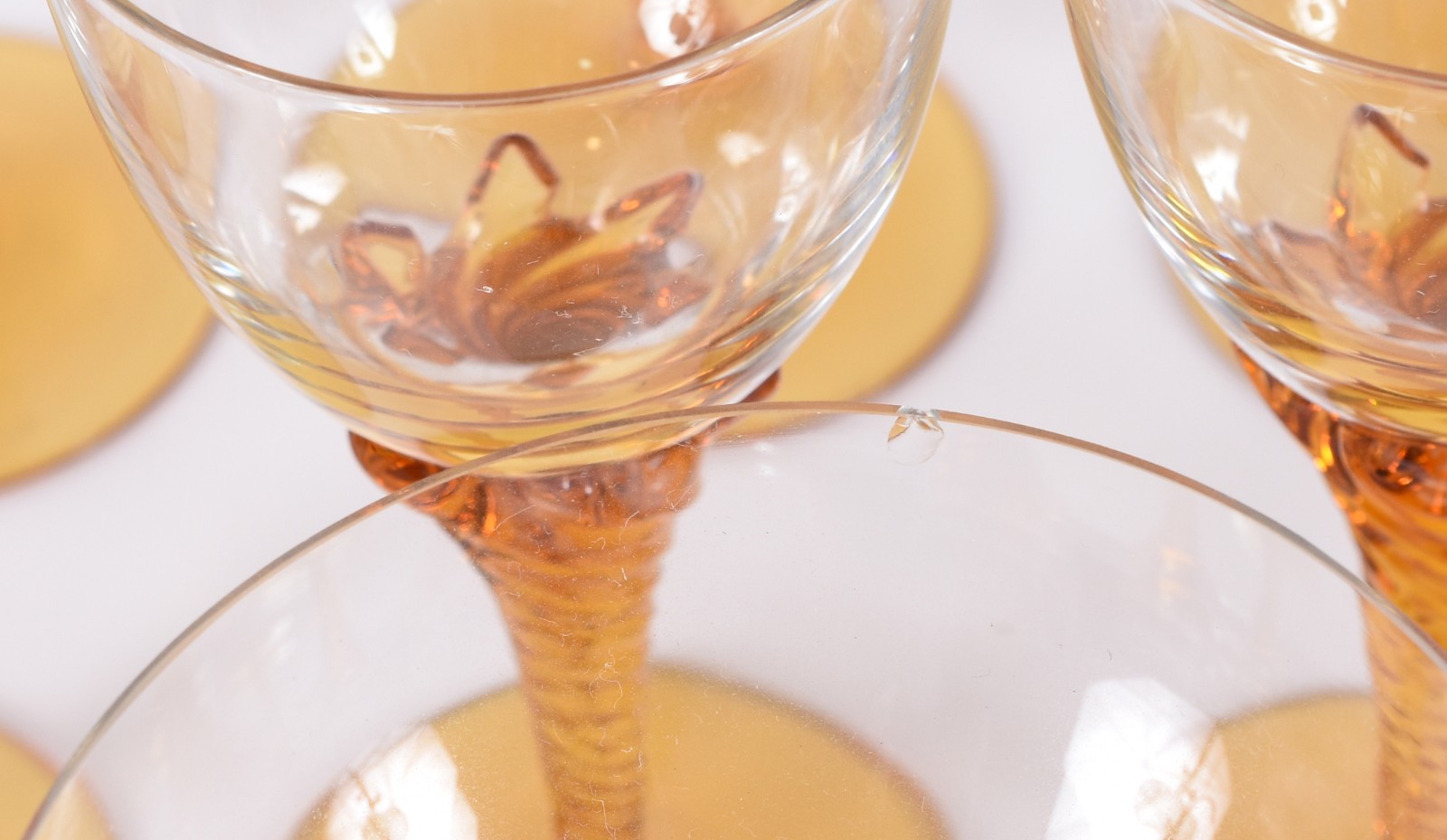 Serviço de taças de cristal tcheco composto de: 4 para champagne, 3... - foto 4 de 7