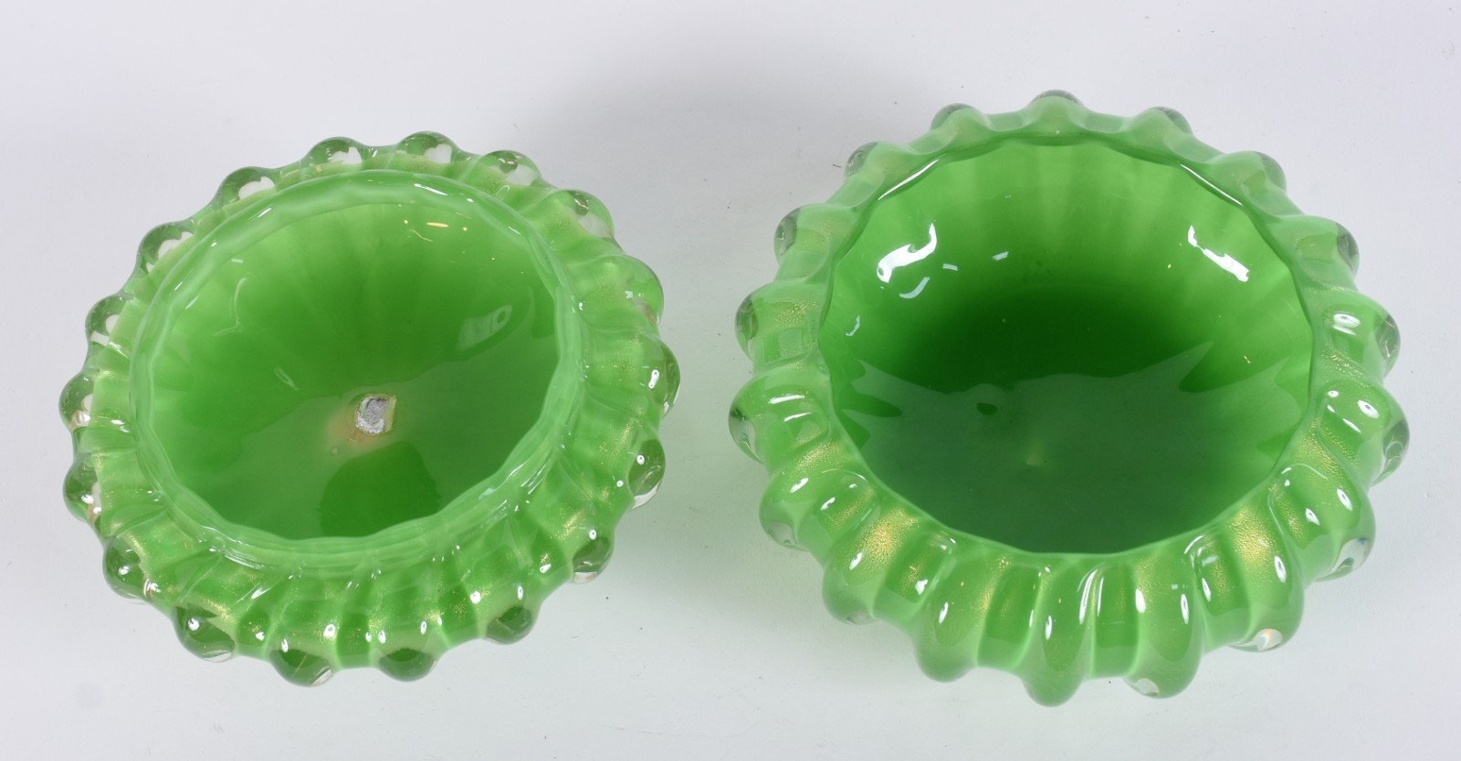 Bomboniere de murano italiano na cor verde trabalhado em gomos, pega... - foto 4 de 6