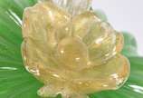 Bomboniere de murano italiano na cor verde trab... - Bomboniere de murano italiano na cor verde trabalhado em gomos, pega na forma de flor com pó de ouro (pega quebrada e colada). Década de 60.