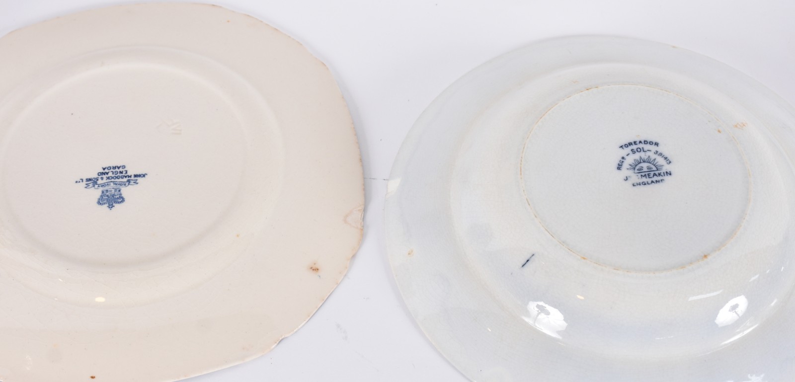 Jarra de cerâmica anos 50 e 14 pratos de porcelana de diversas... - foto 10 de 11