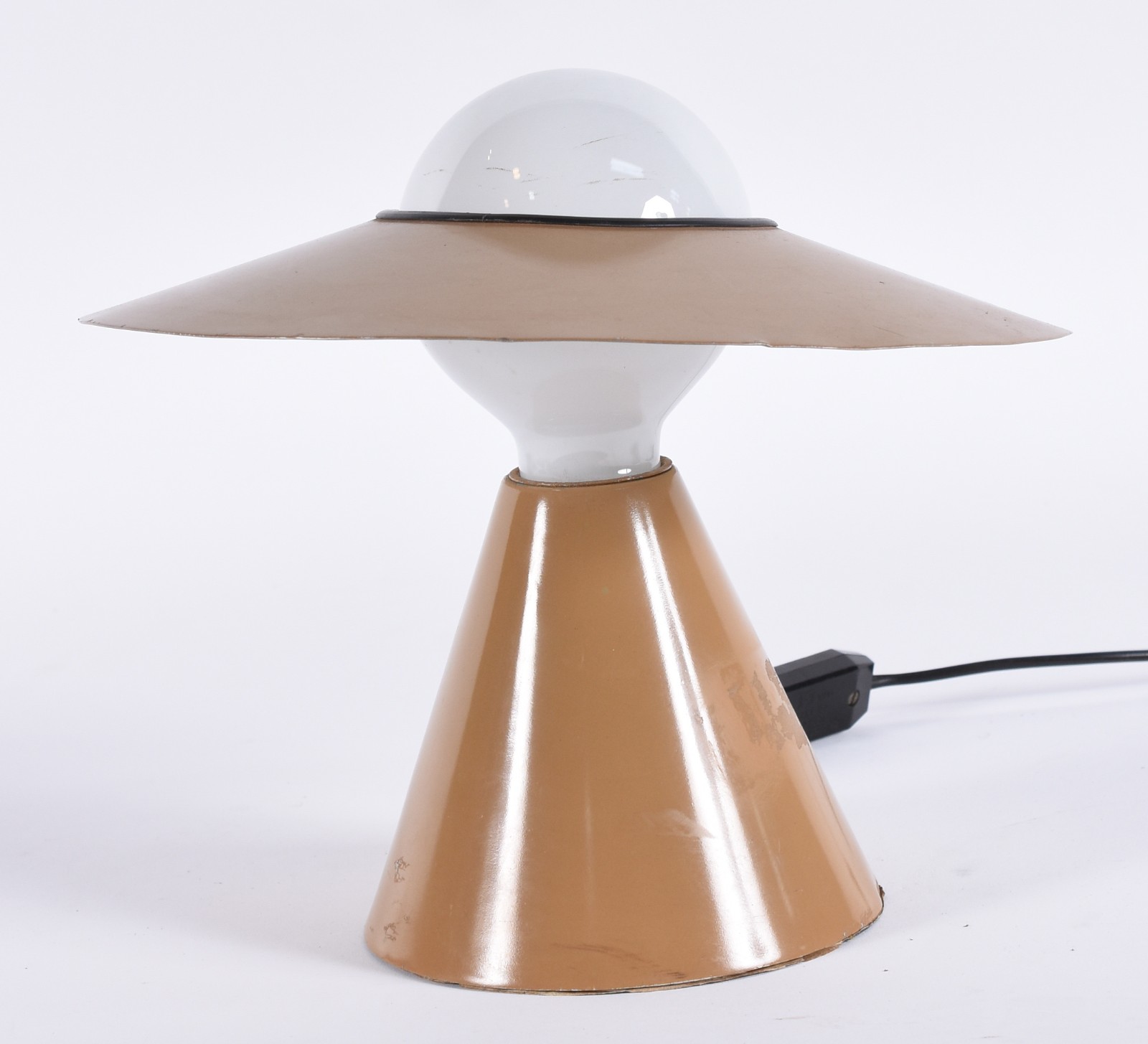 Luminária de metal pintado, anos 50, modelo “Disco”. - foto 1 de 6