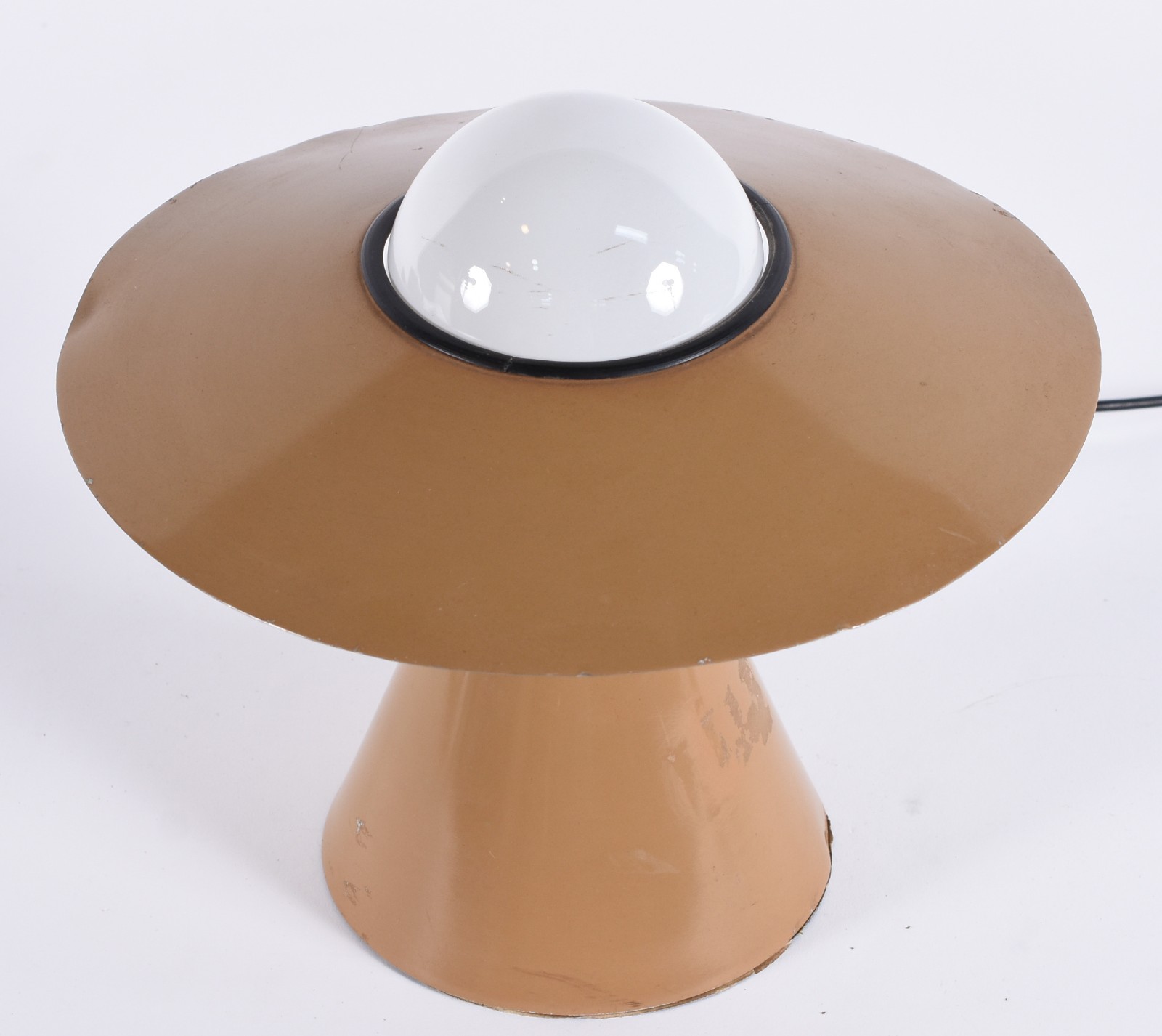 Luminária de metal pintado, anos 50, modelo “Disco”. - foto 2 de 6