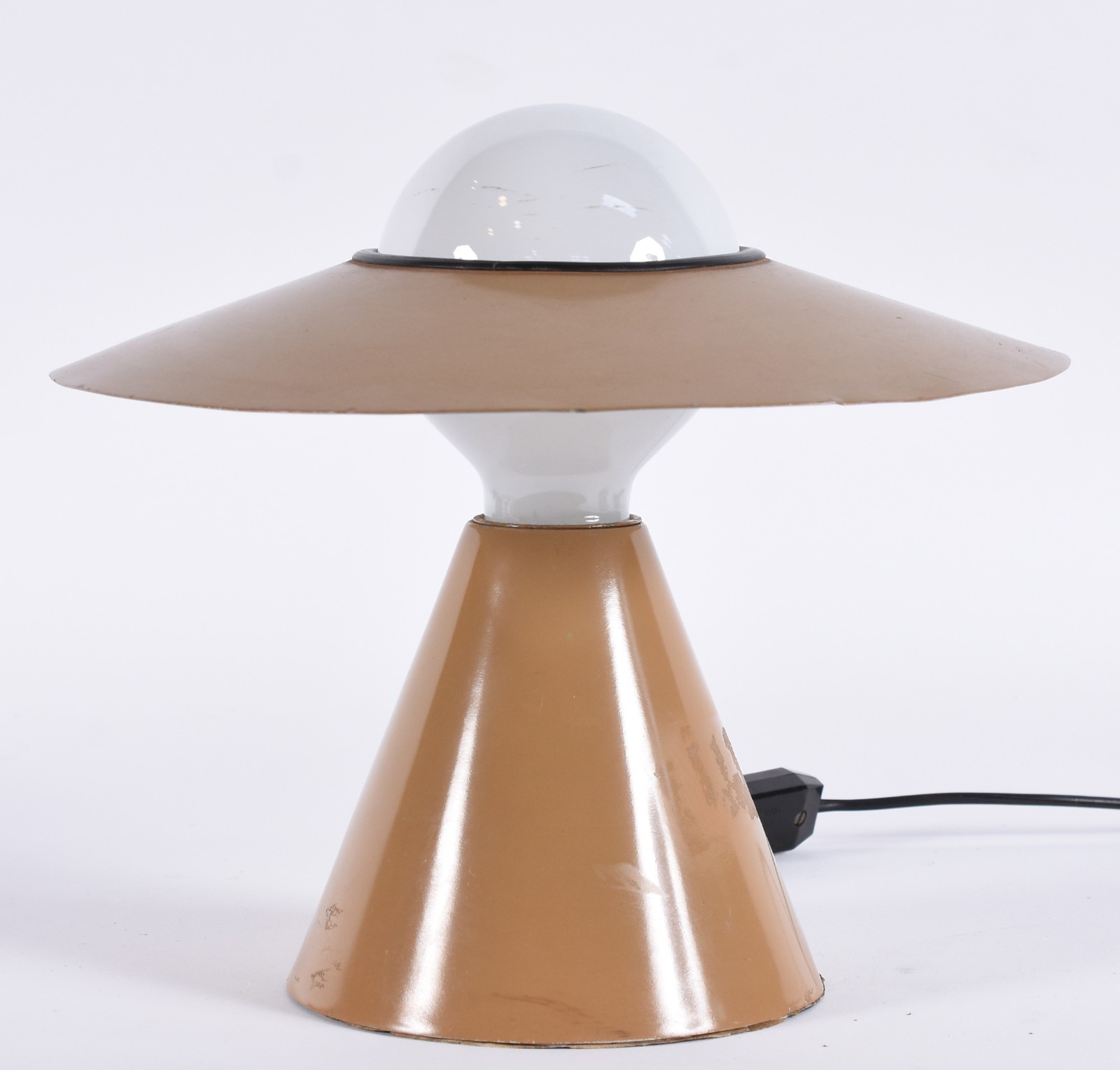 Luminária de metal pintado, anos 50, modelo “Disco”. - foto 3 de 6