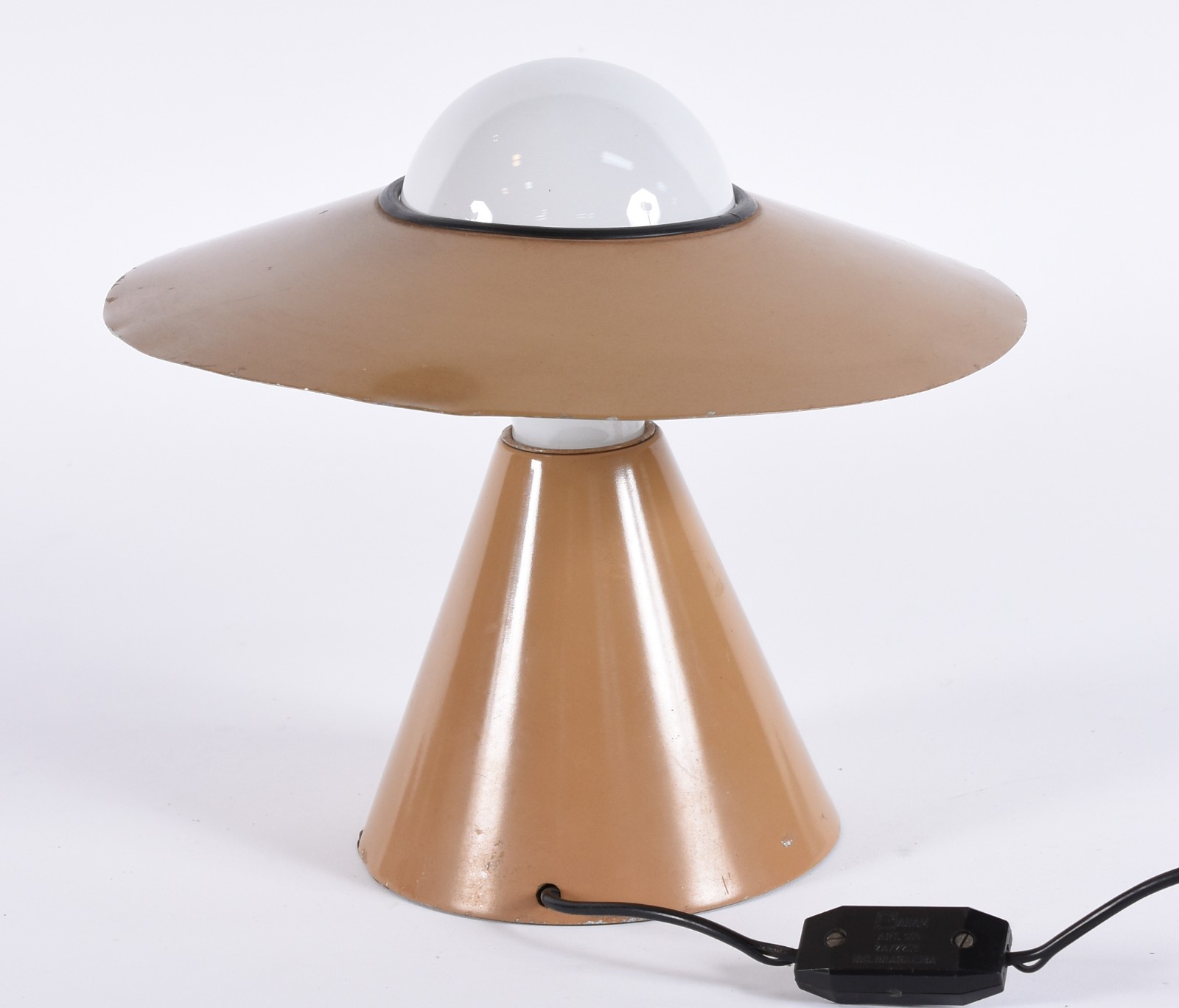 Luminária de metal pintado, anos 50, modelo “Disco”. - foto 5 de 6