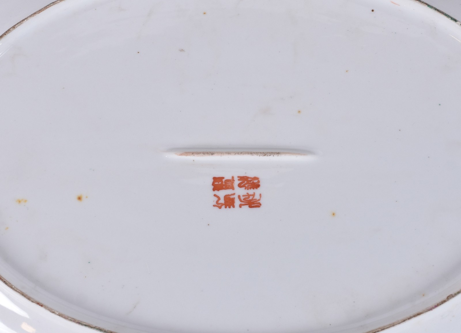 Três travessas e uma sopeira de porcelana oriental decoradas em tons... - foto 5 de 7