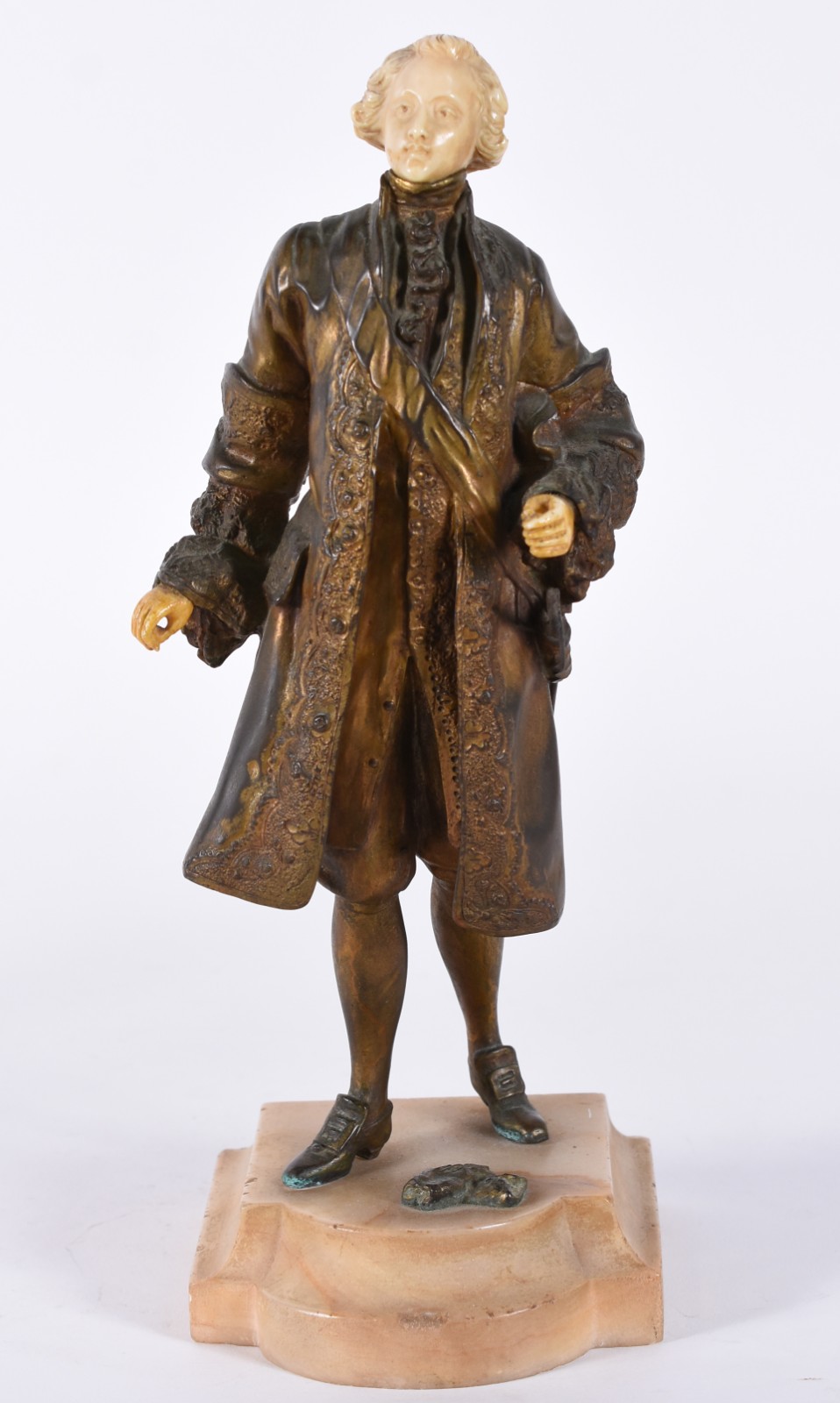 Escultura de bronze e marfim representando "Duque". - foto 1 de 6