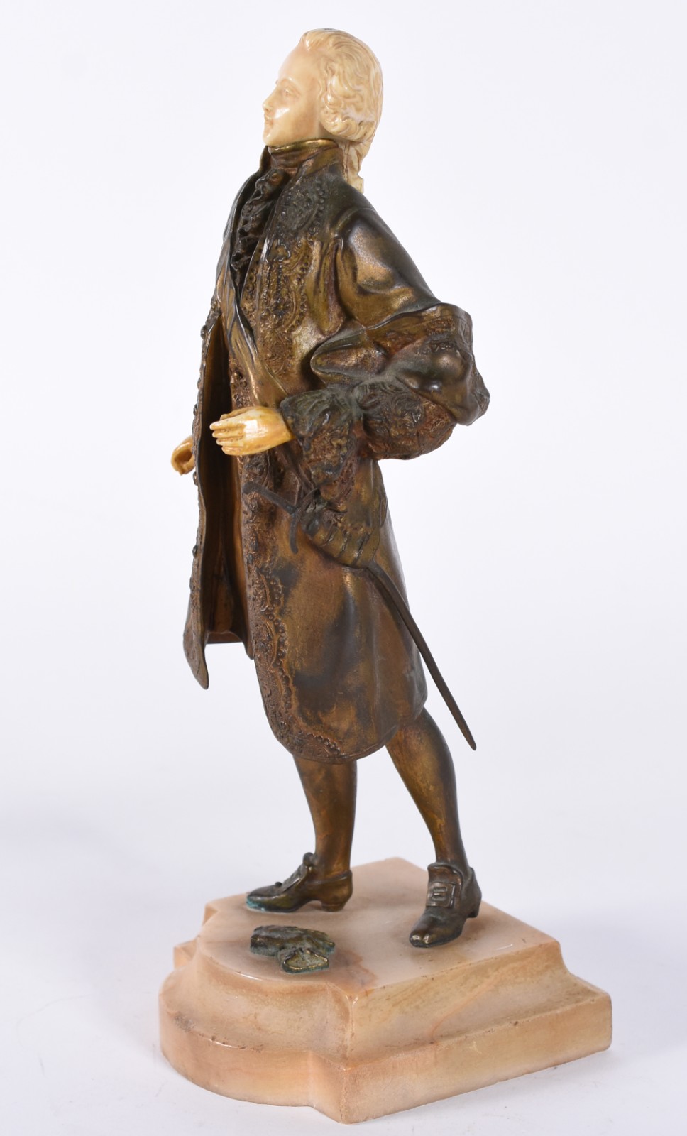 Escultura de bronze e marfim representando "Duque". - foto 3 de 6