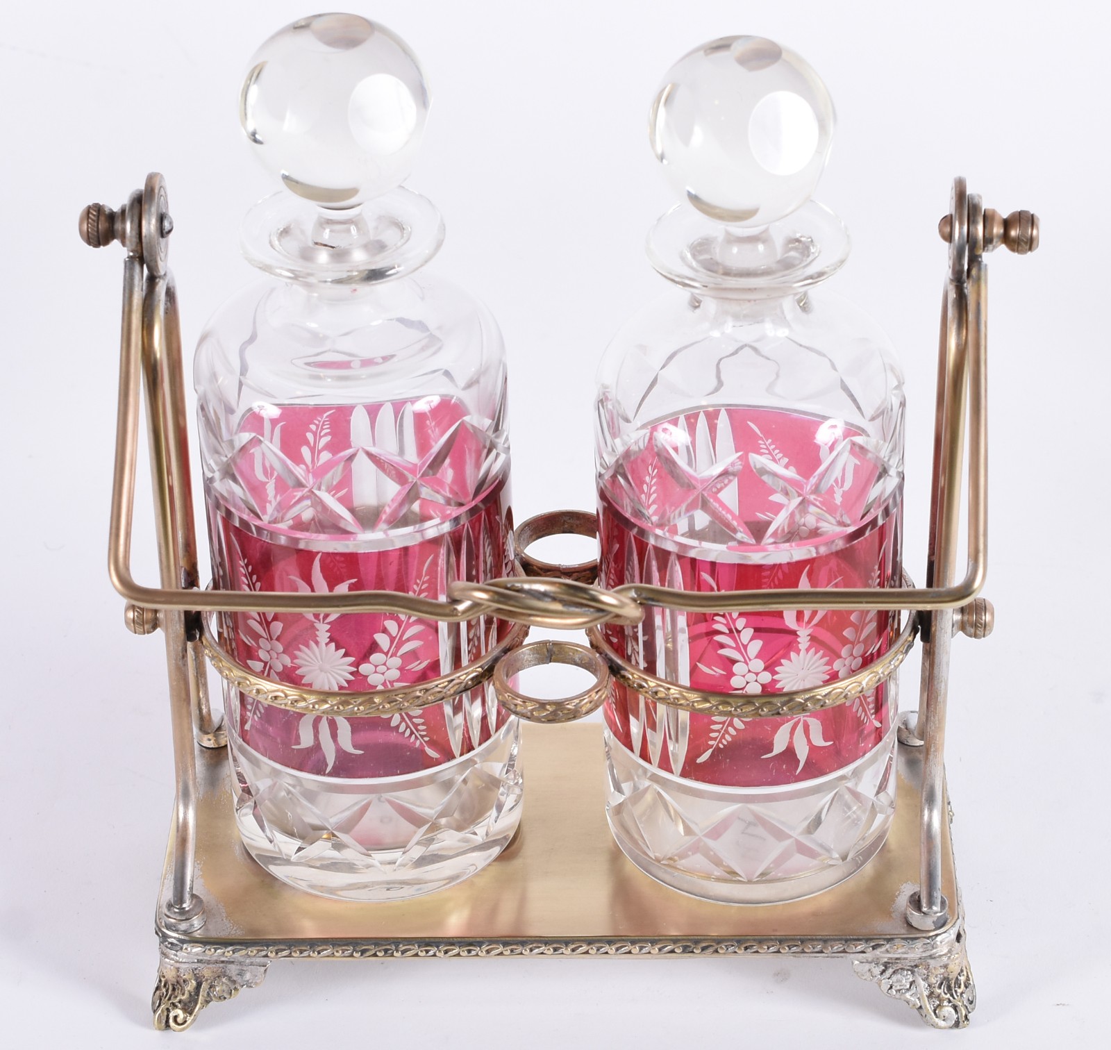 Conjunto com 2 licoreiras de cristal com detalhes em vermelho... - foto 3 de 7