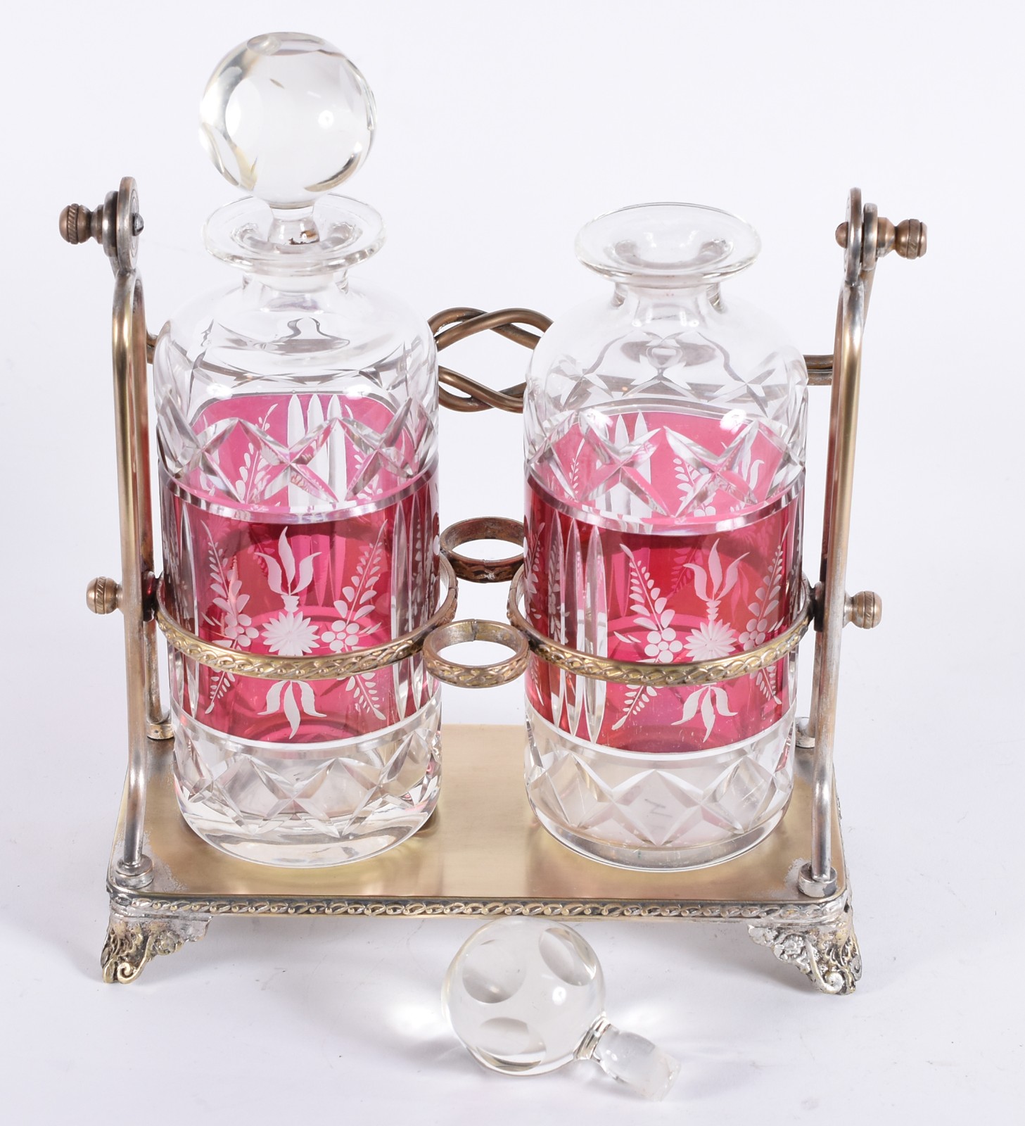 Conjunto com 2 licoreiras de cristal com detalhes em vermelho... - foto 5 de 7
