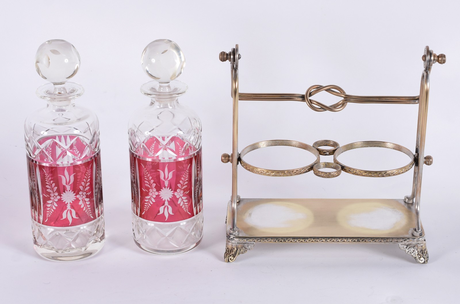 Conjunto com 2 licoreiras de cristal com detalhes em vermelho... - foto 6 de 7