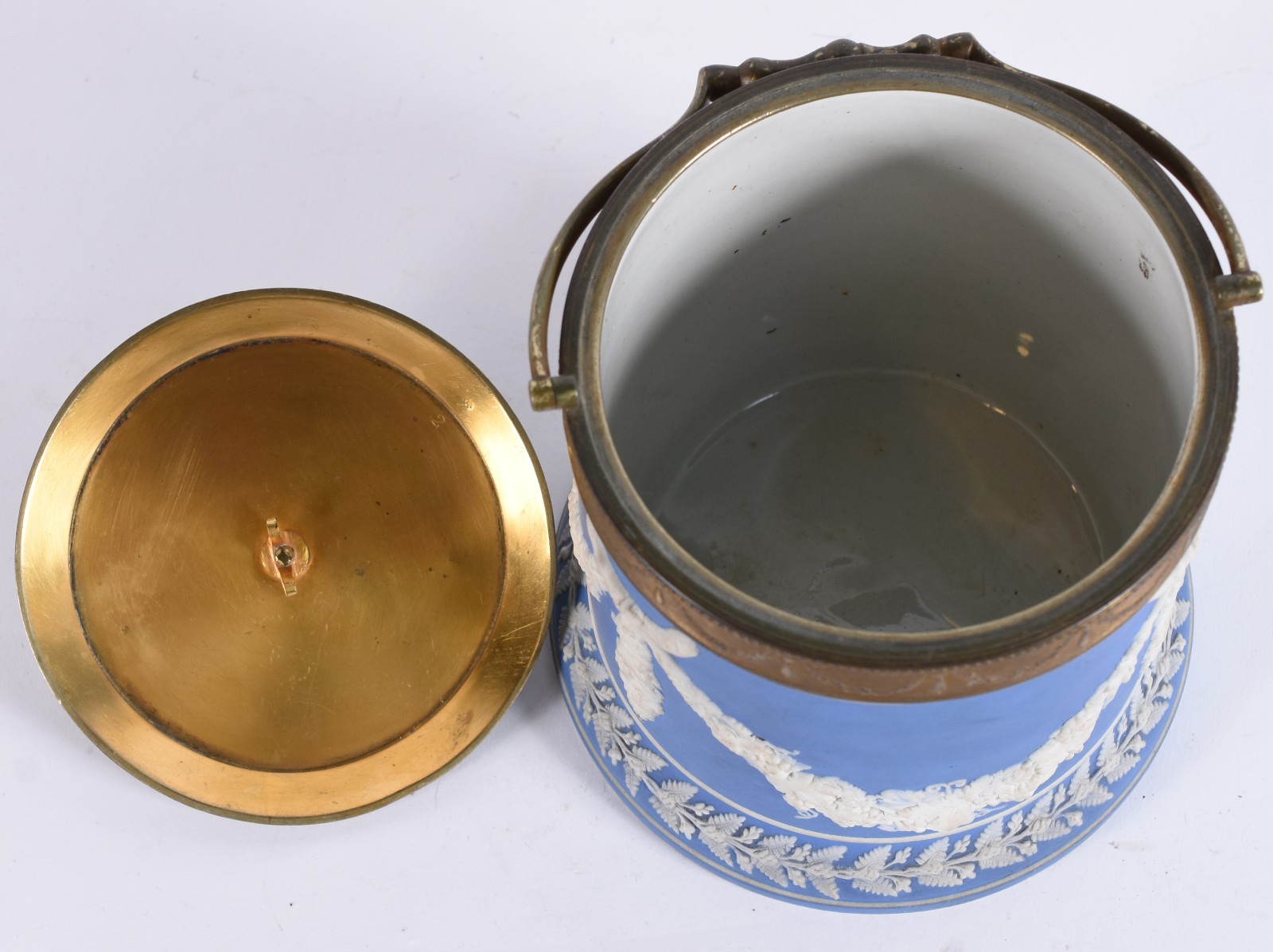 Bomboniere Wedgwood na cor azul com metal. - foto 3 de 6