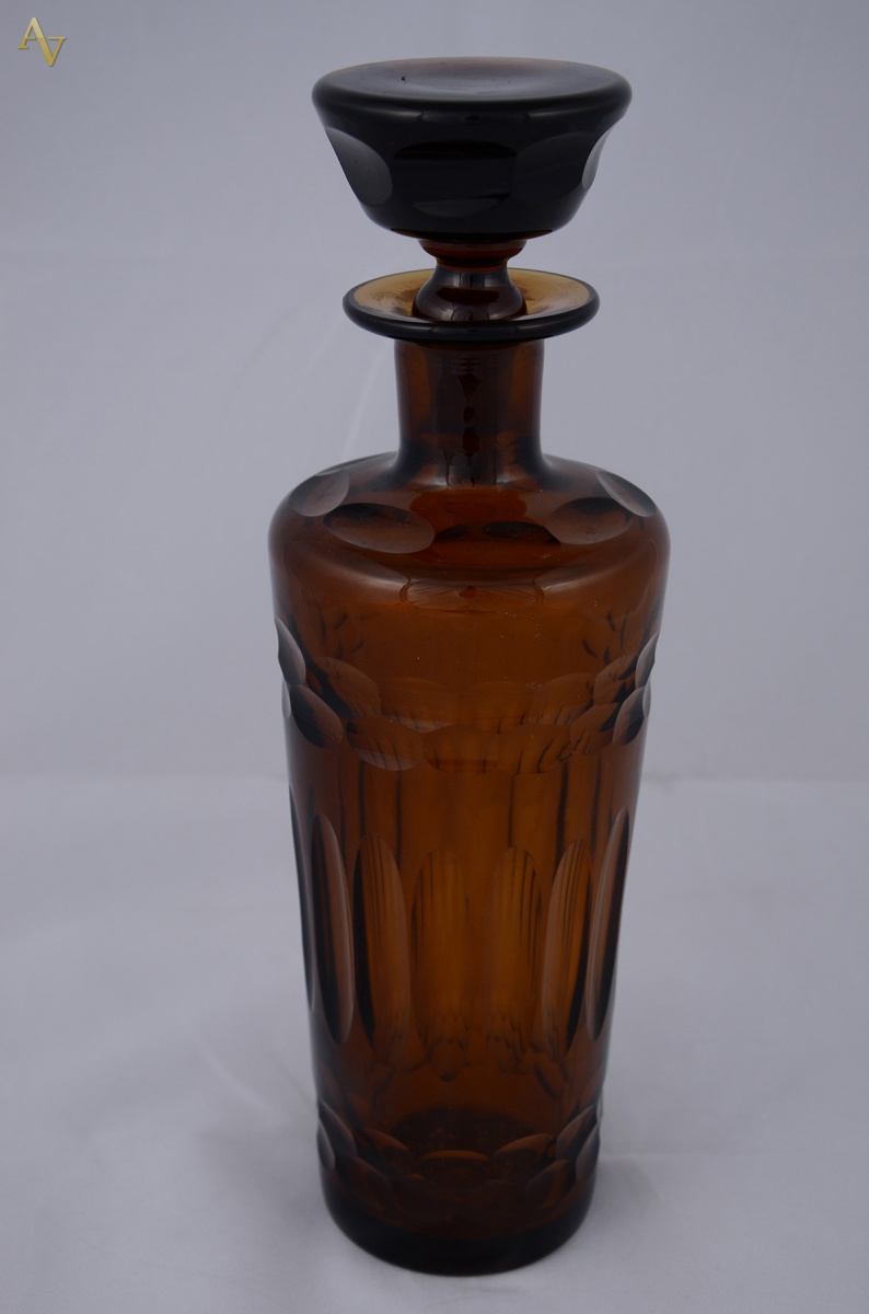 Garrafa de cristal fumê lapidado em gomos Alt. 31 cm