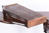Console de madeira nobre estilo Beranger, Perna... - Console de madeira nobre estilo Beranger, Pernambuco, século XIX, tampo recortado e apoiado em quatro pernas recurvas unidas na parte inferior p...