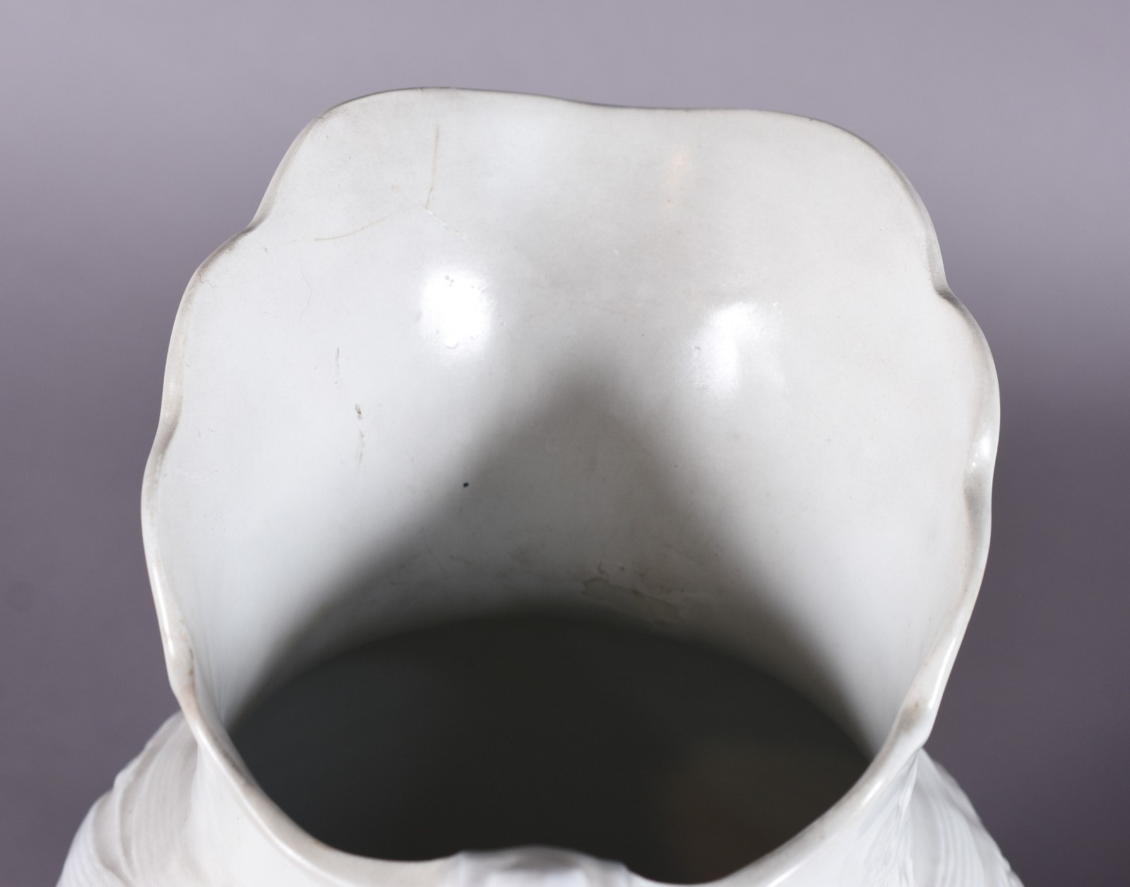Gomil e bacia de porcelana inglesa branca J & G Meakin, gomil com... - foto 4 de 9