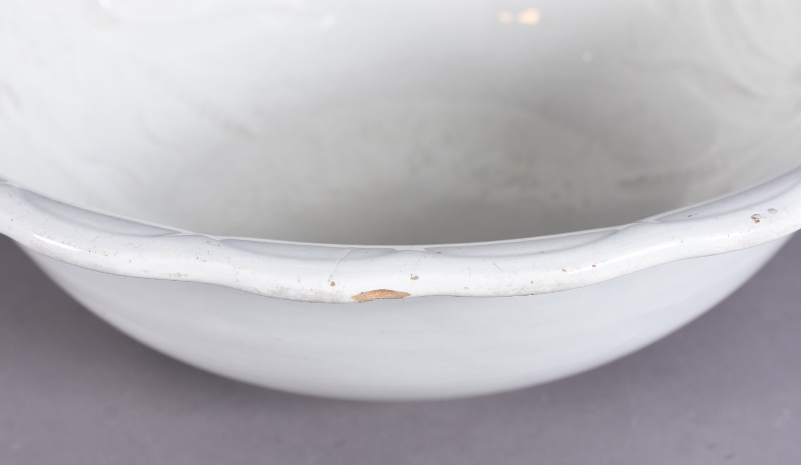 Gomil e bacia de porcelana inglesa branca J & G Meakin, gomil com... - foto 7 de 9