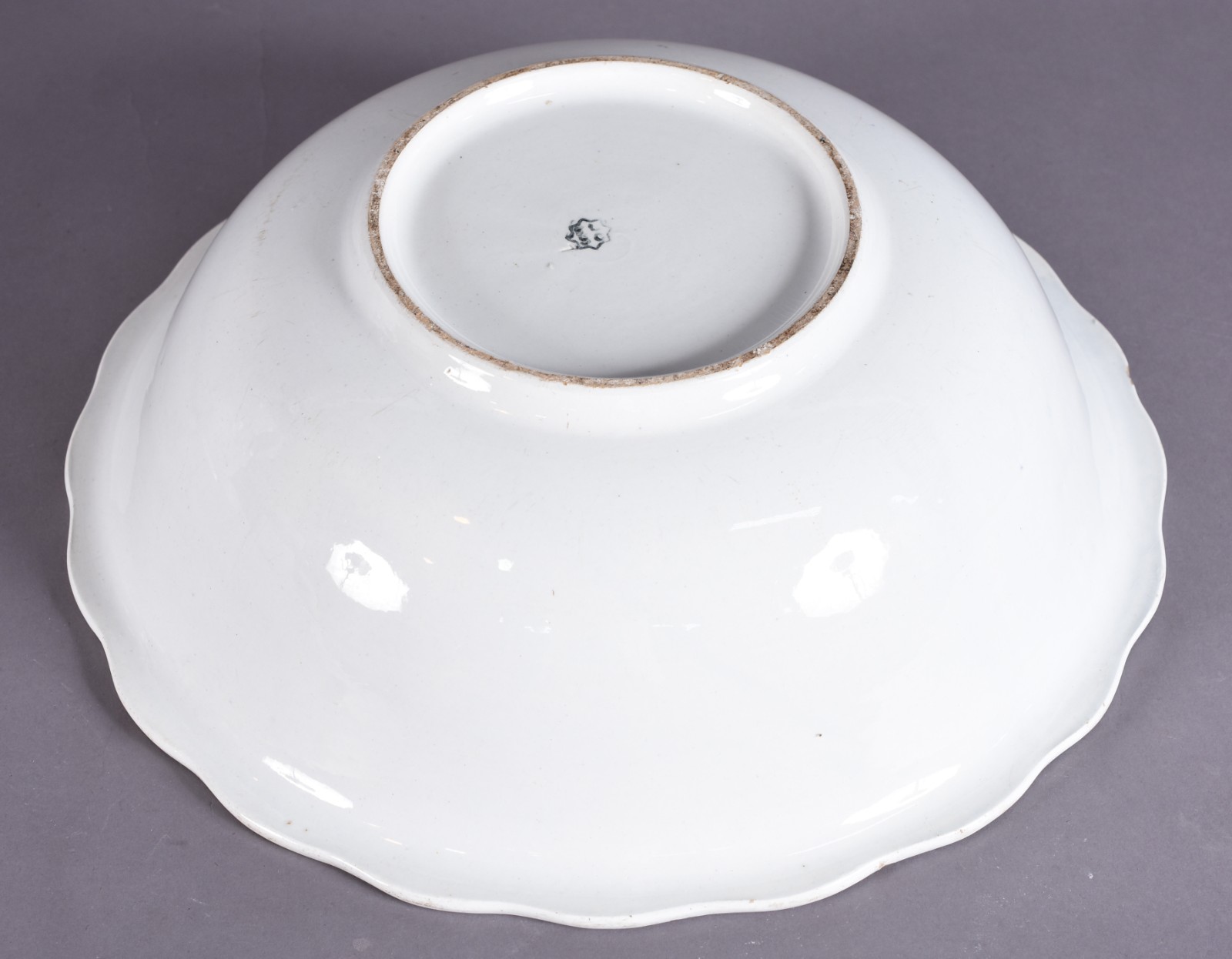 Gomil e bacia de porcelana inglesa branca J & G Meakin, gomil com... - foto 8 de 9