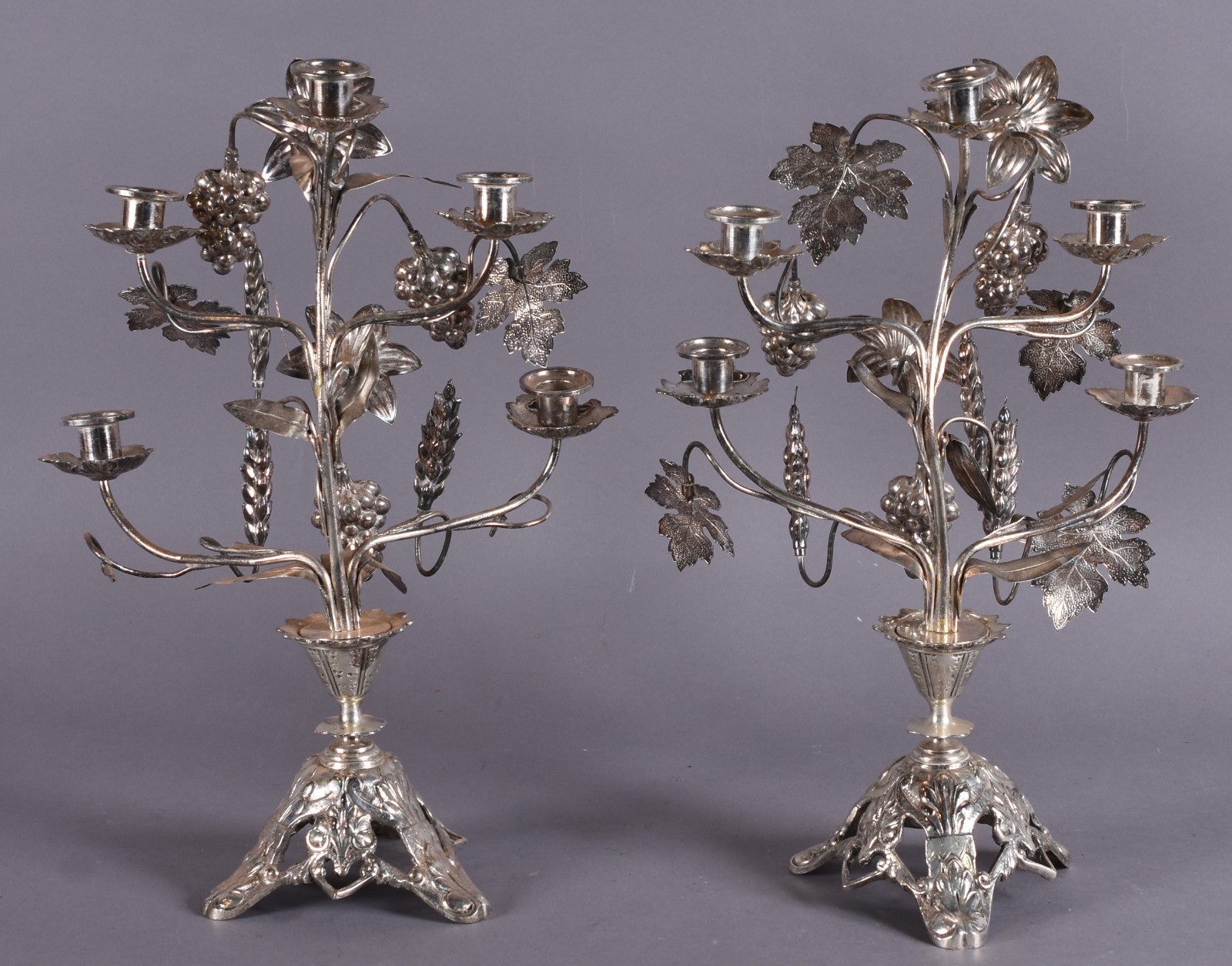 Par de castiçais de metal prateado para 5 velas cada. - foto 2 de 5