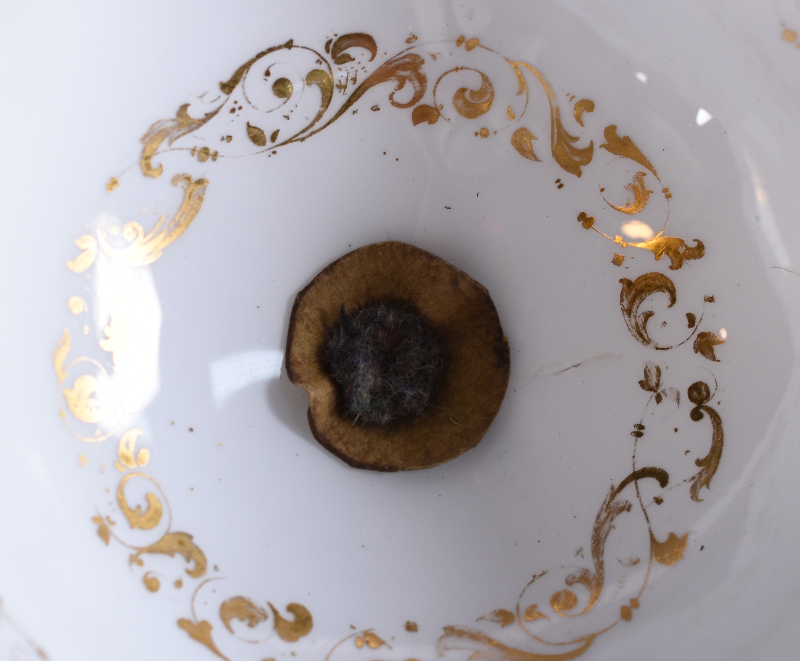 Par de pequenas fruteiras com bases de prata portuguesa decorados com... - foto 9 de 9