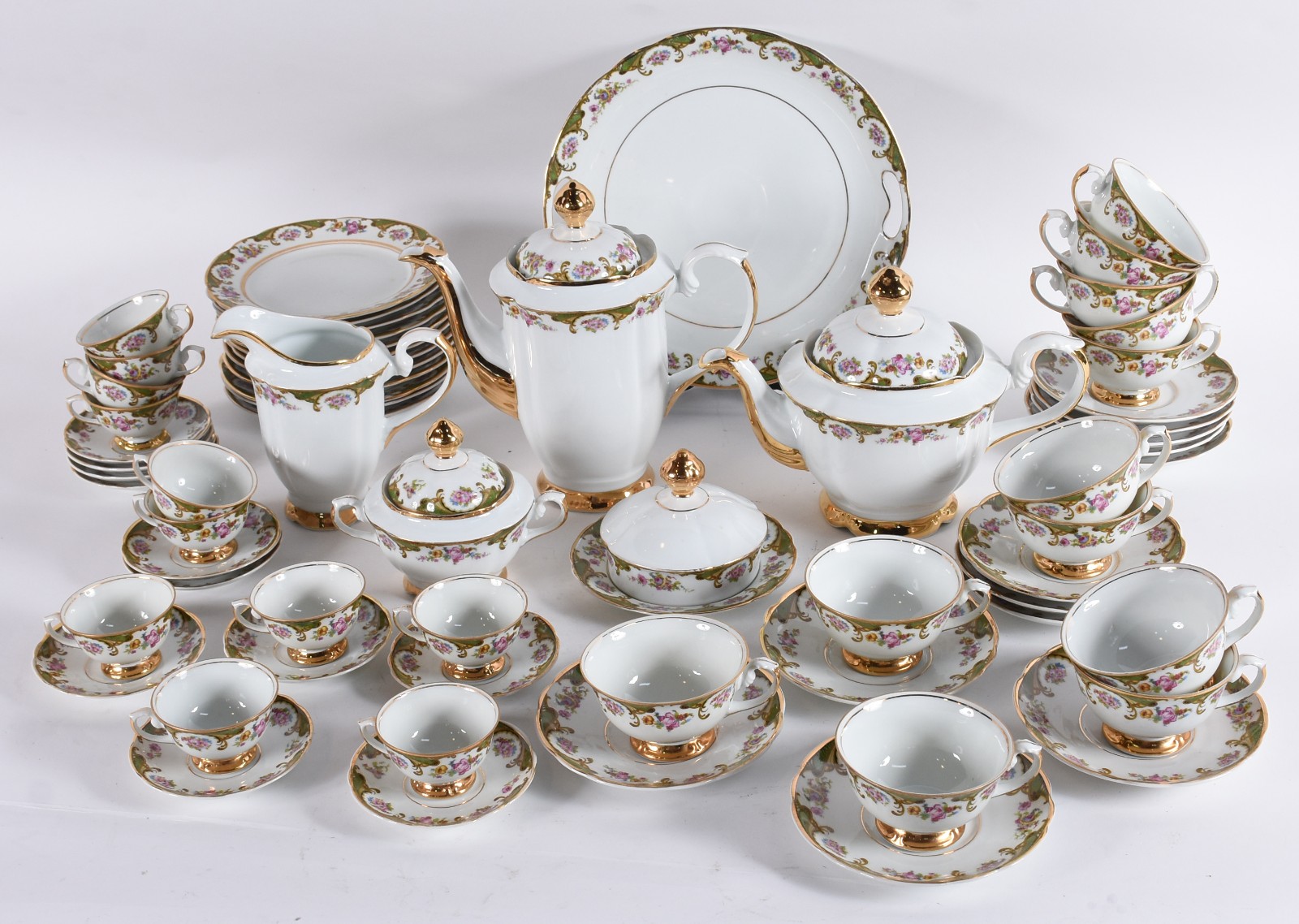 Aparelho de porcelana Real para chá e café na cor branca decorado com... - foto 1 de 5