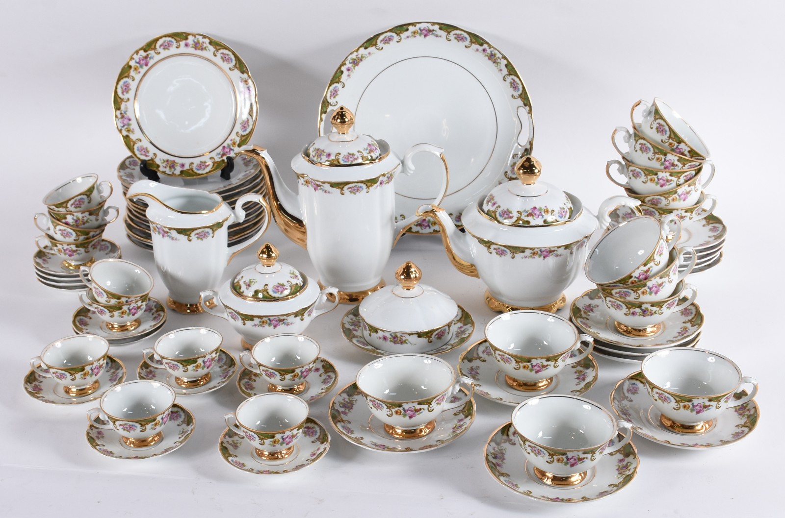 Aparelho de porcelana Real para chá e café na cor branca decorado com... - foto 2 de 5