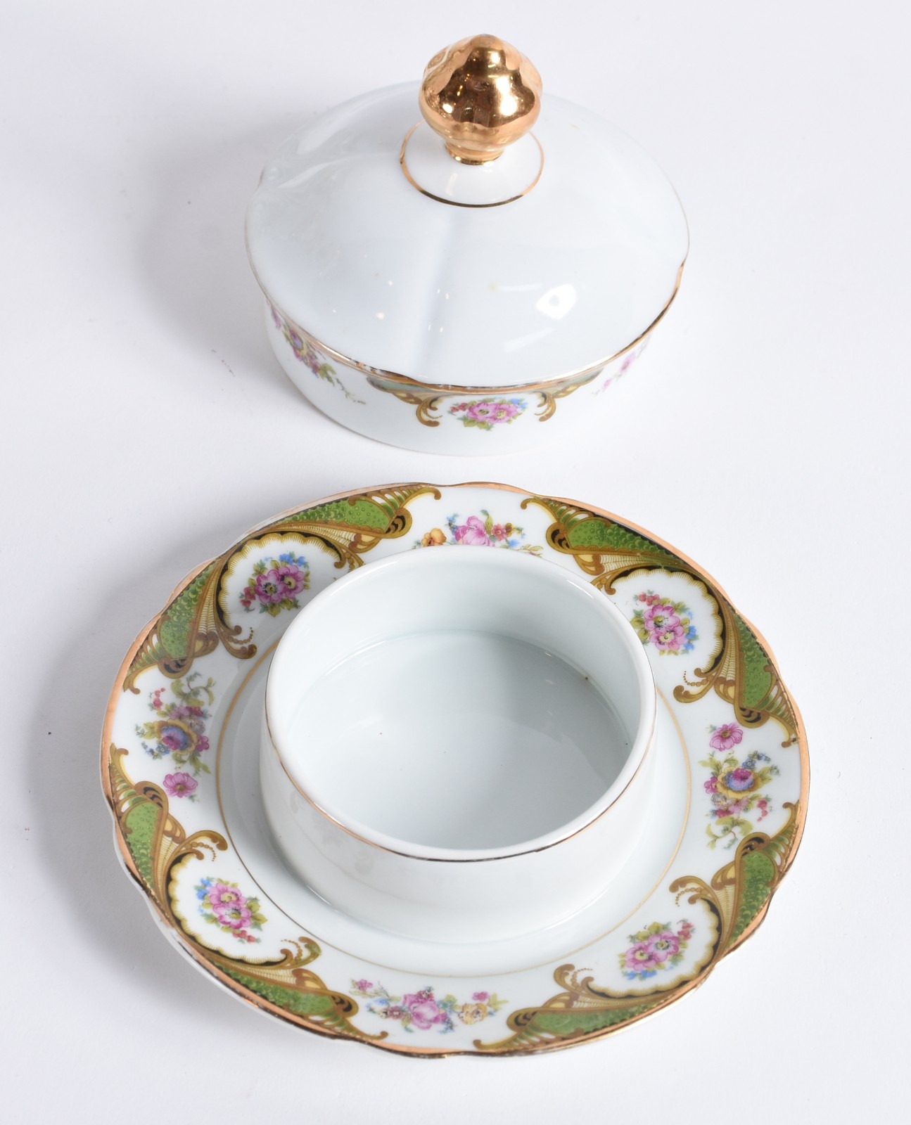 Aparelho de porcelana Real para chá e café na cor branca decorado com... - foto 4 de 5
