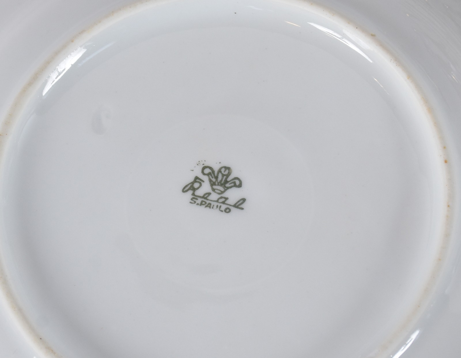 Aparelho de porcelana Real para chá e café na cor branca decorado com... - foto 5 de 5