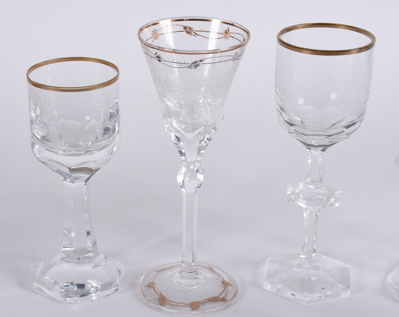 Serviço de taças de cristal, modelos diversos , no estojo (faltando 2... - foto 4 de 9